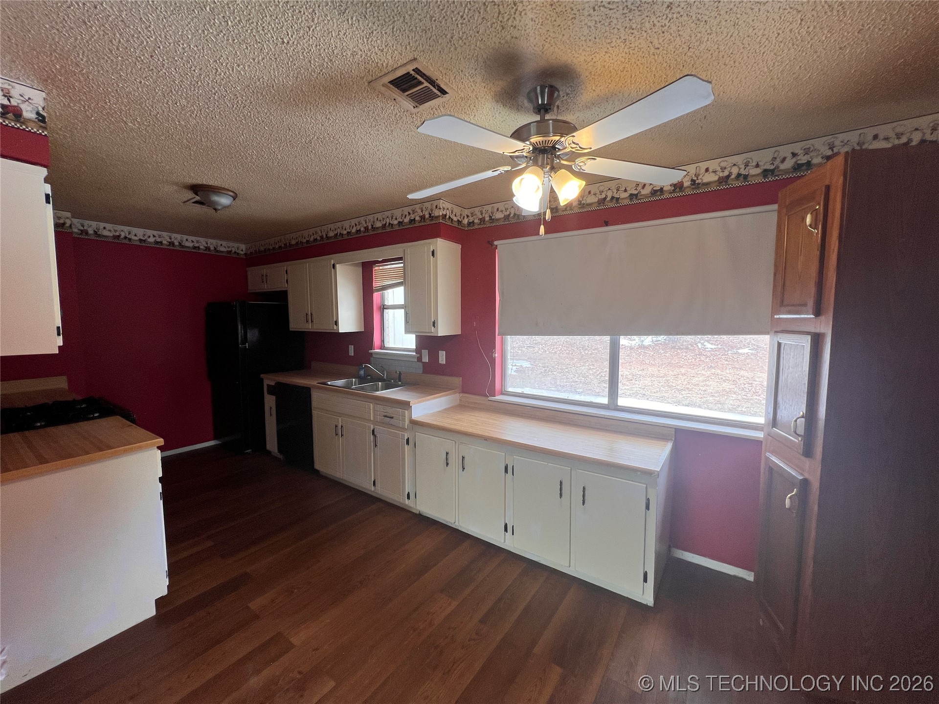 20425 P 9 B Property Photo 4