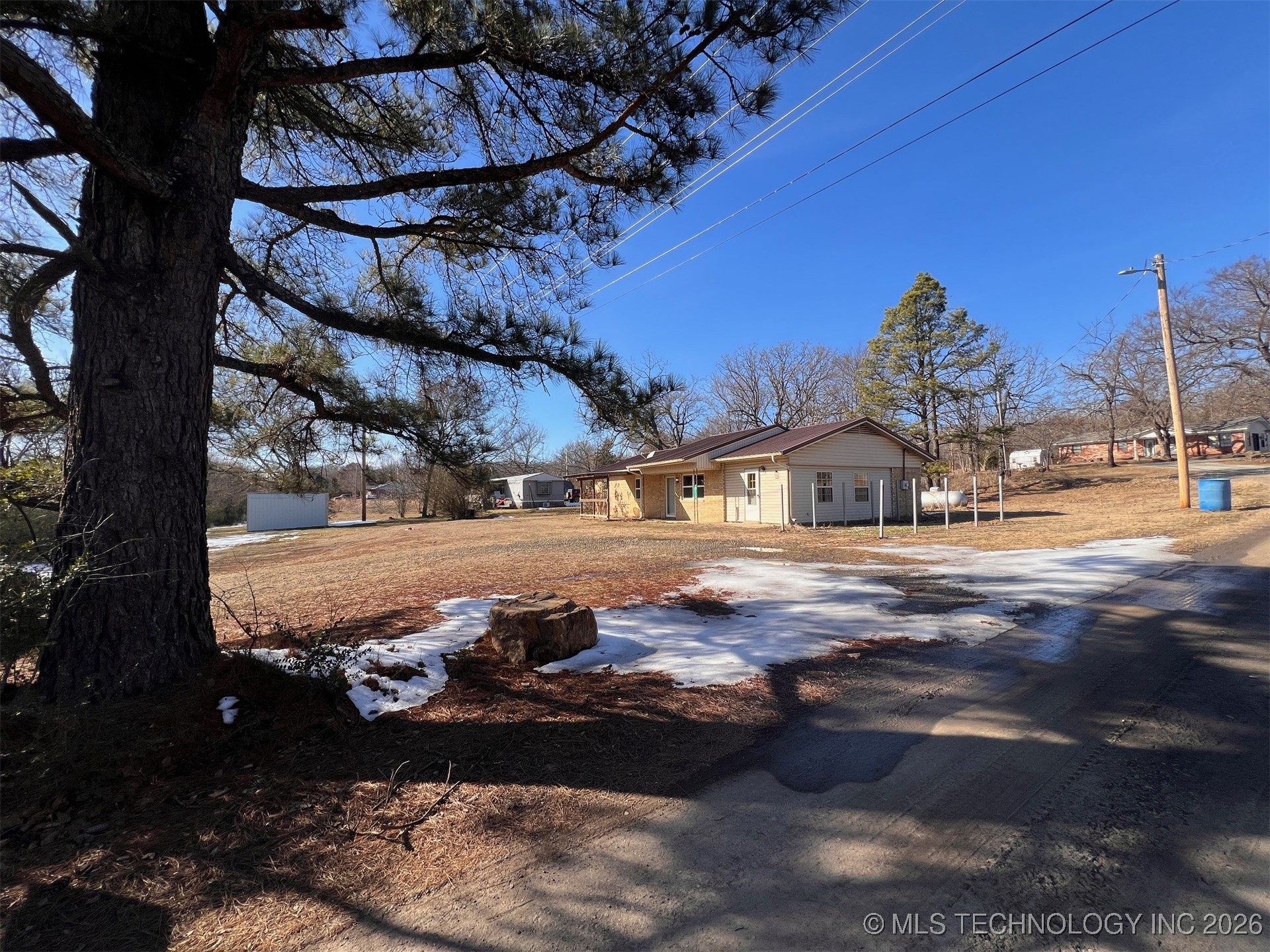 20425 P 9 B Property Photo 24
