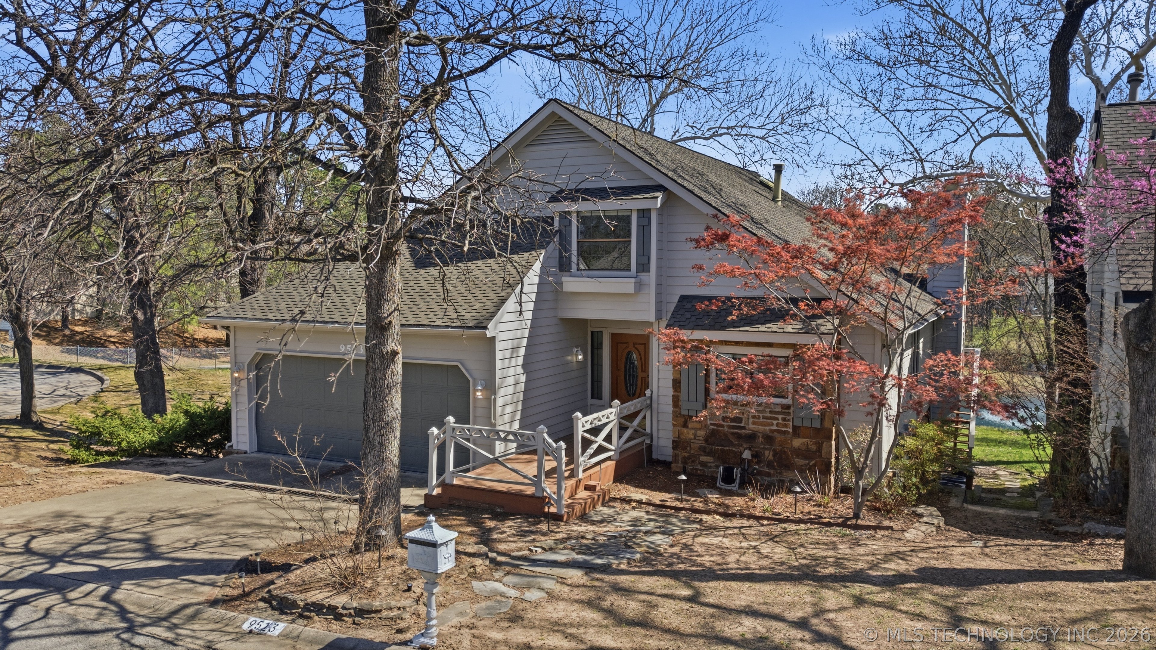 9513 S Lakewood Avenue Property Photo 3
