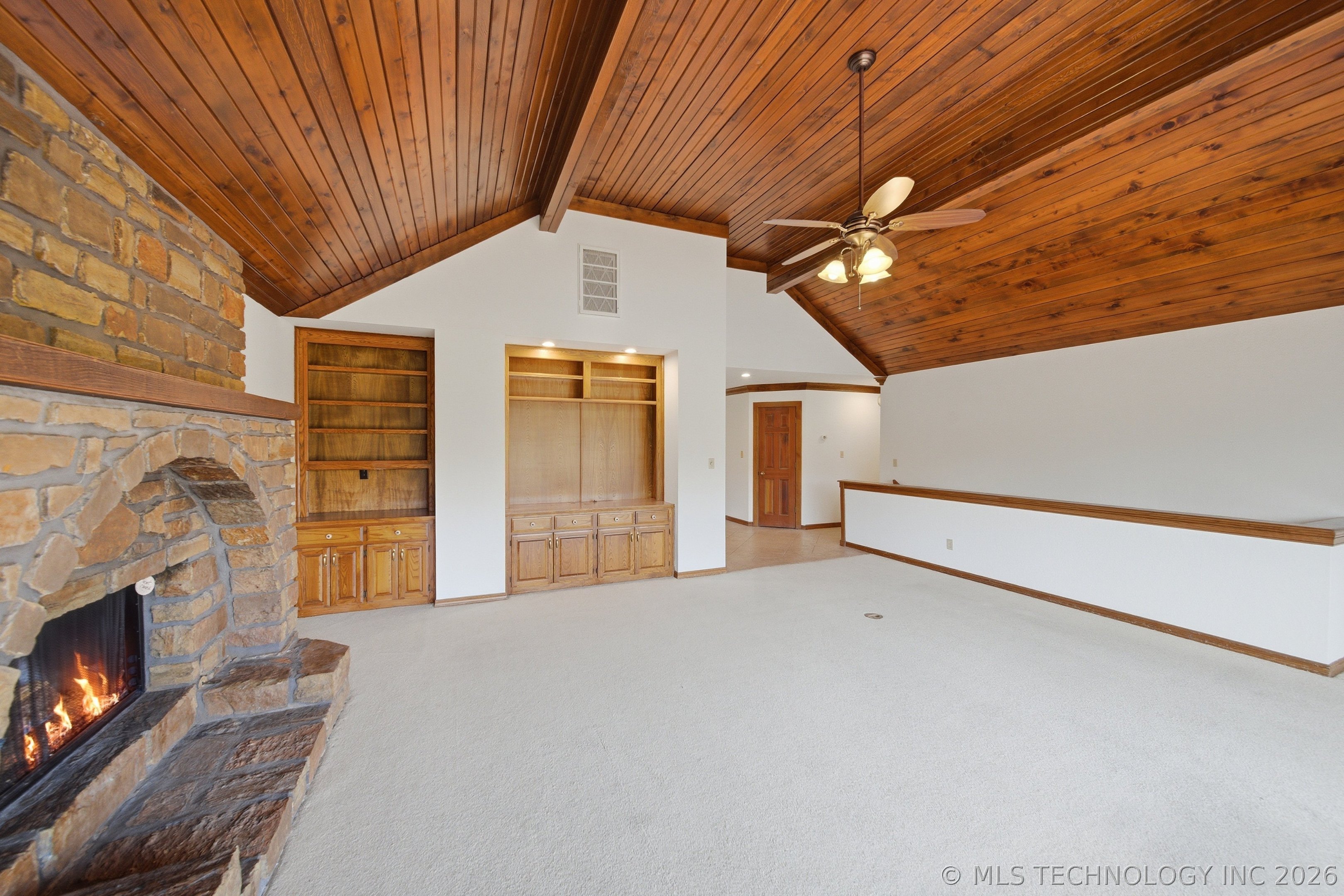 9513 S Lakewood Avenue Property Photo 7