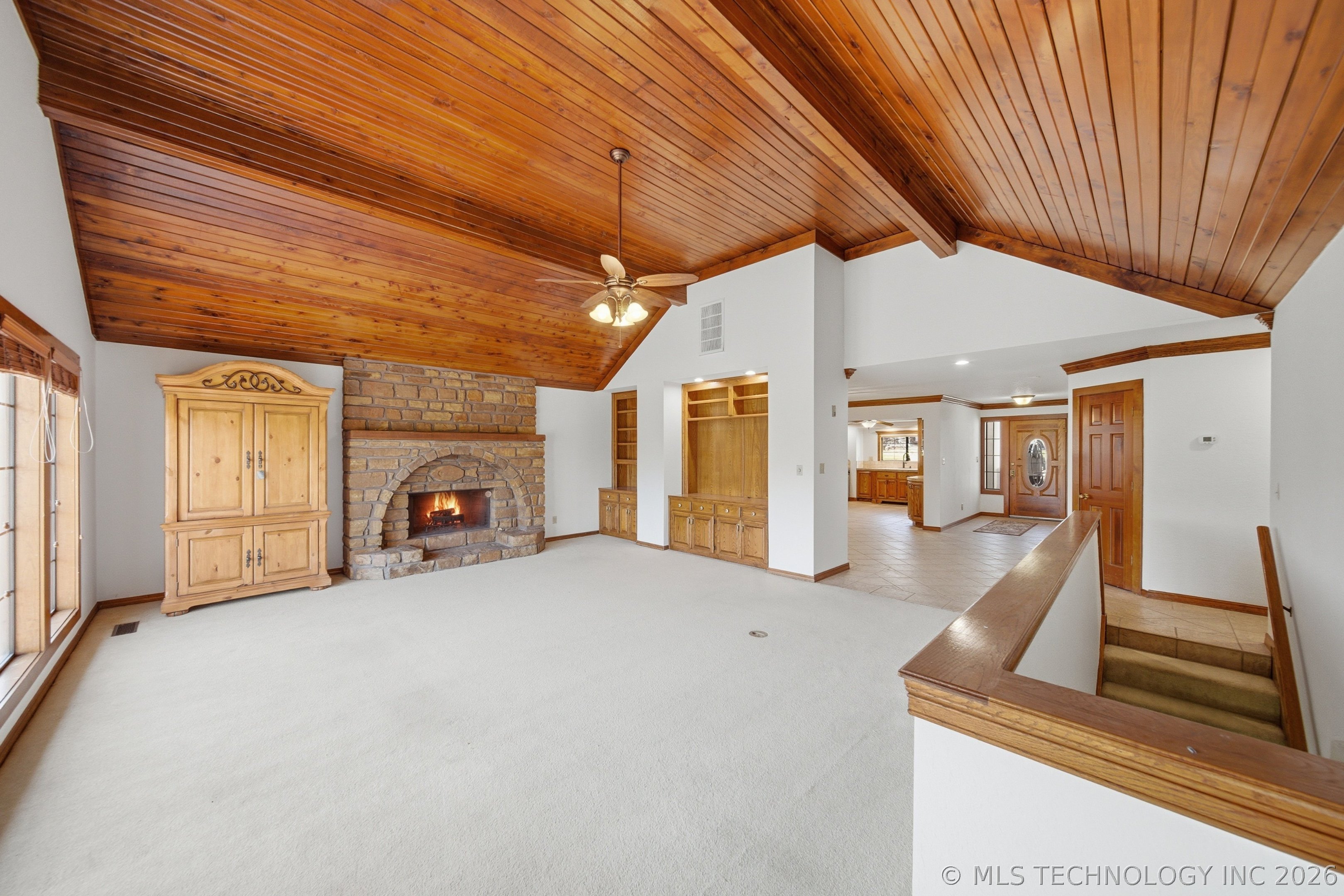 9513 S Lakewood Avenue Property Photo 8