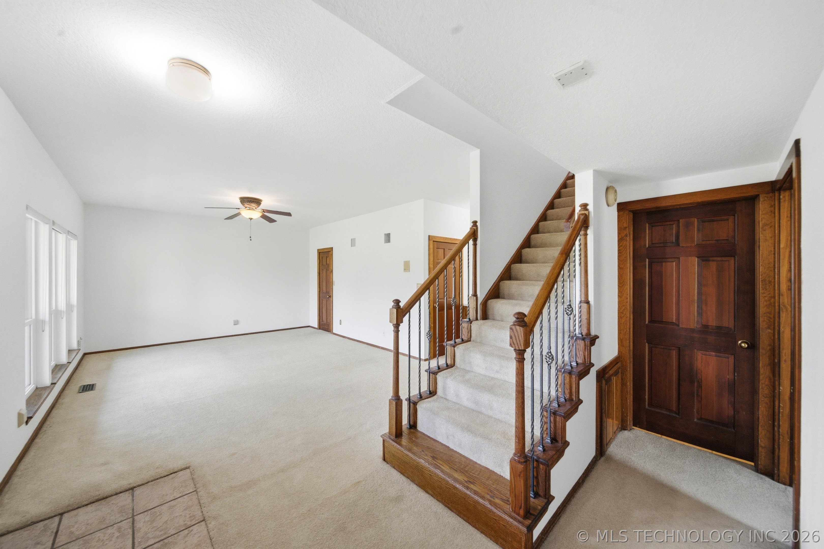 9513 S Lakewood Avenue Property Photo 20