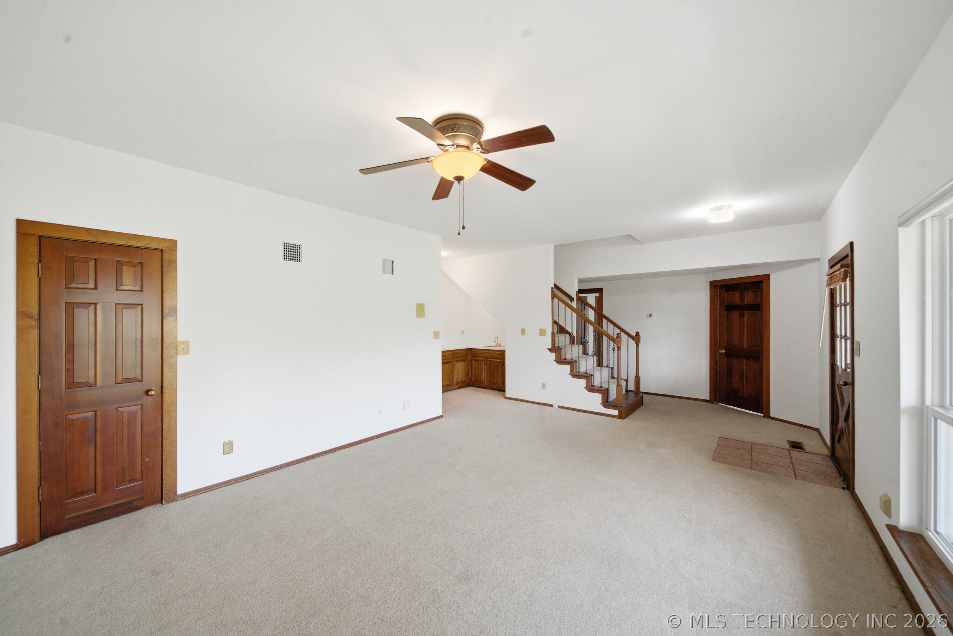 9513 S Lakewood Avenue Property Photo 21