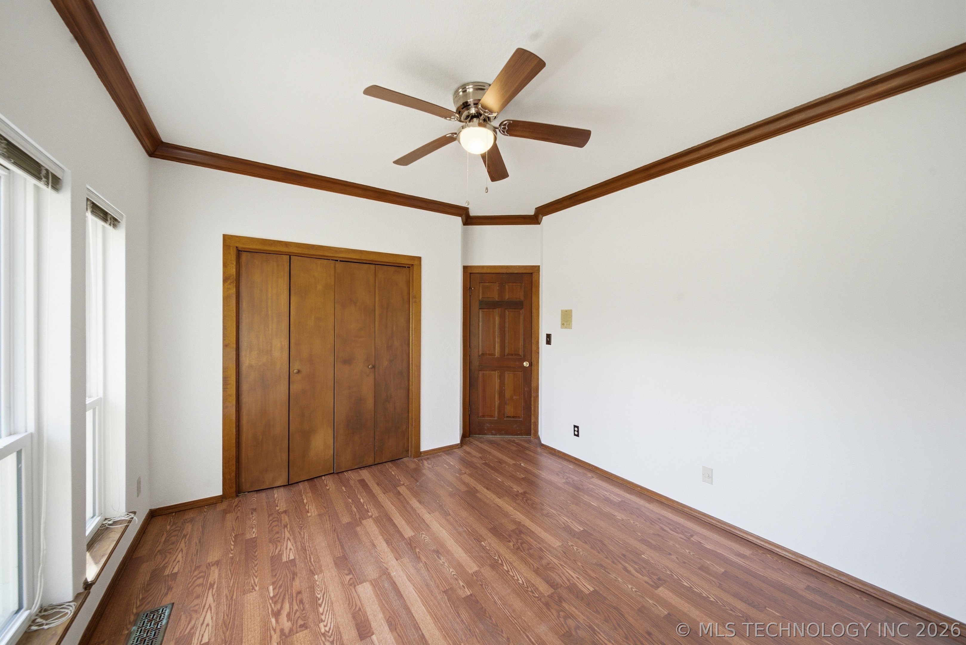 9513 S Lakewood Avenue Property Photo 23