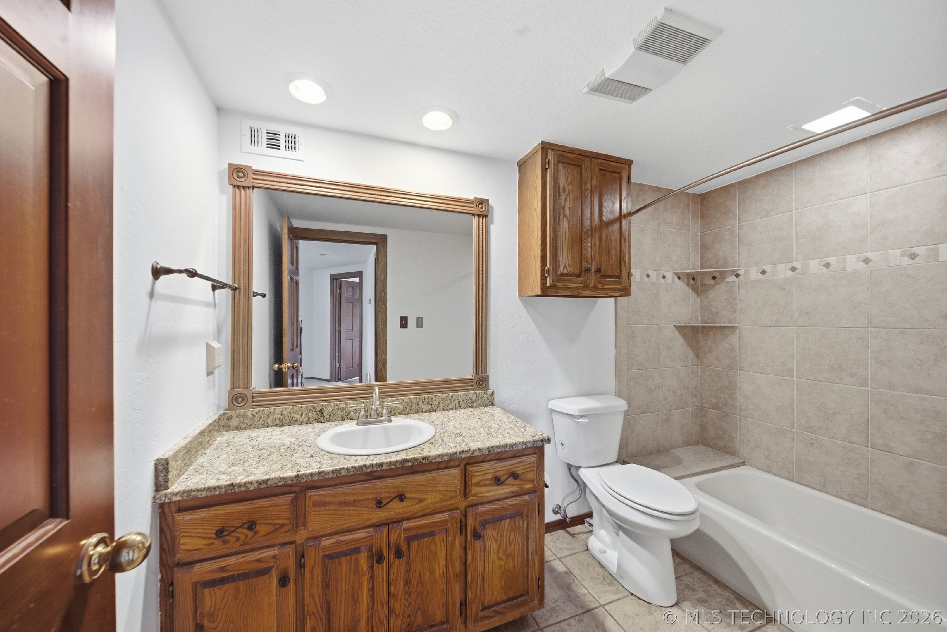 9513 S Lakewood Avenue Property Photo 24