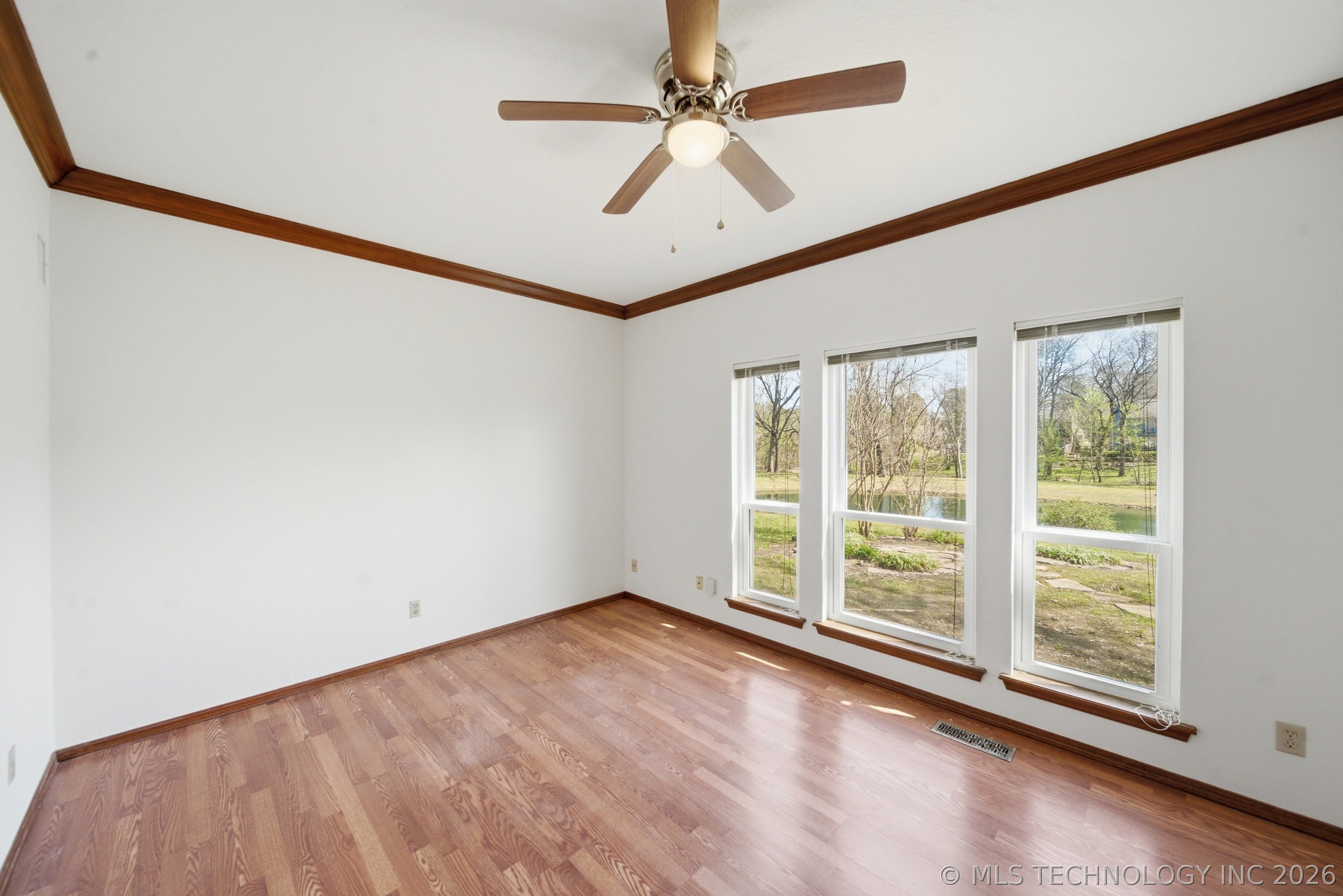 9513 S Lakewood Avenue Property Photo 25