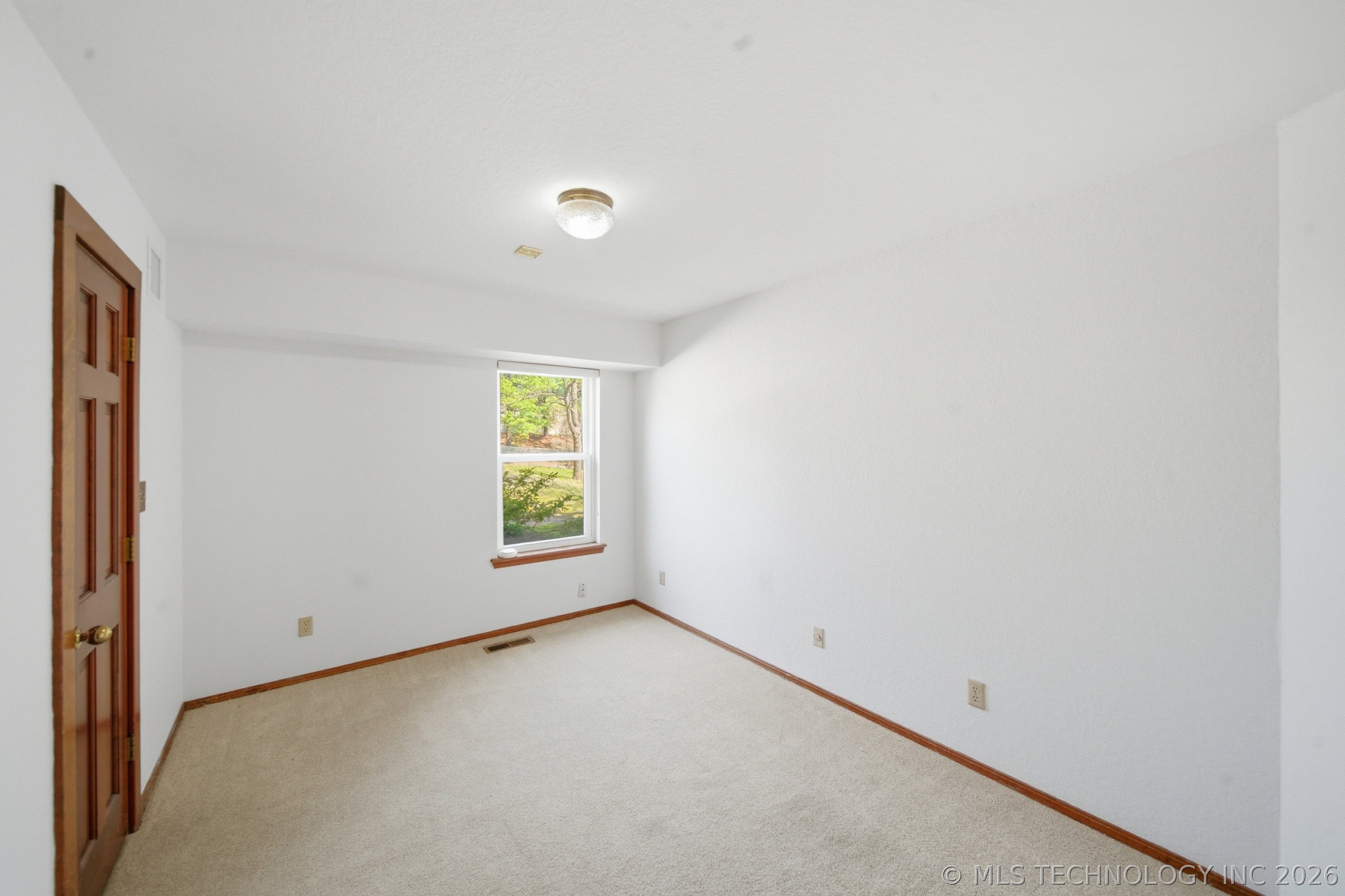 9513 S Lakewood Avenue Property Photo 27