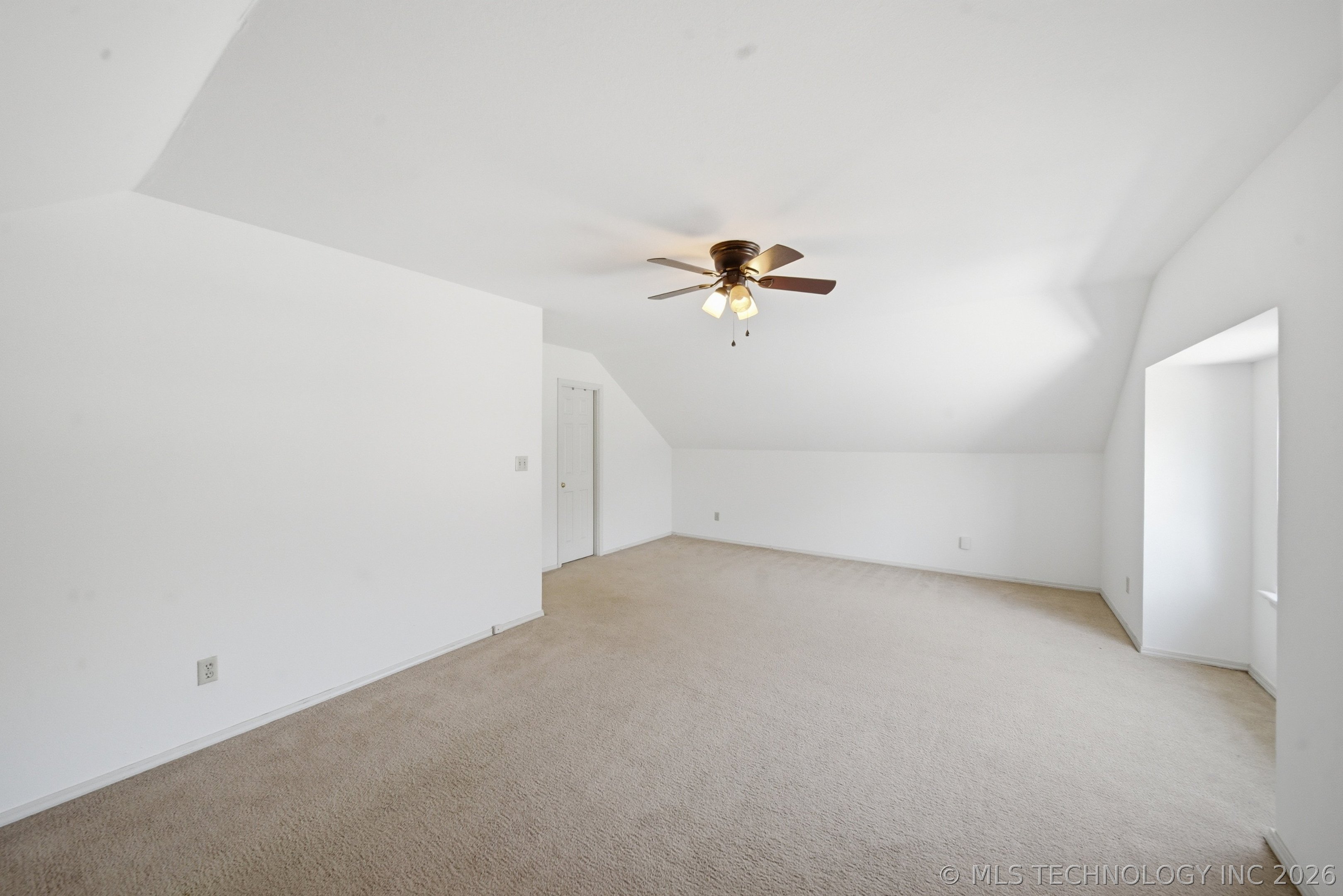 9513 S Lakewood Avenue Property Photo 30