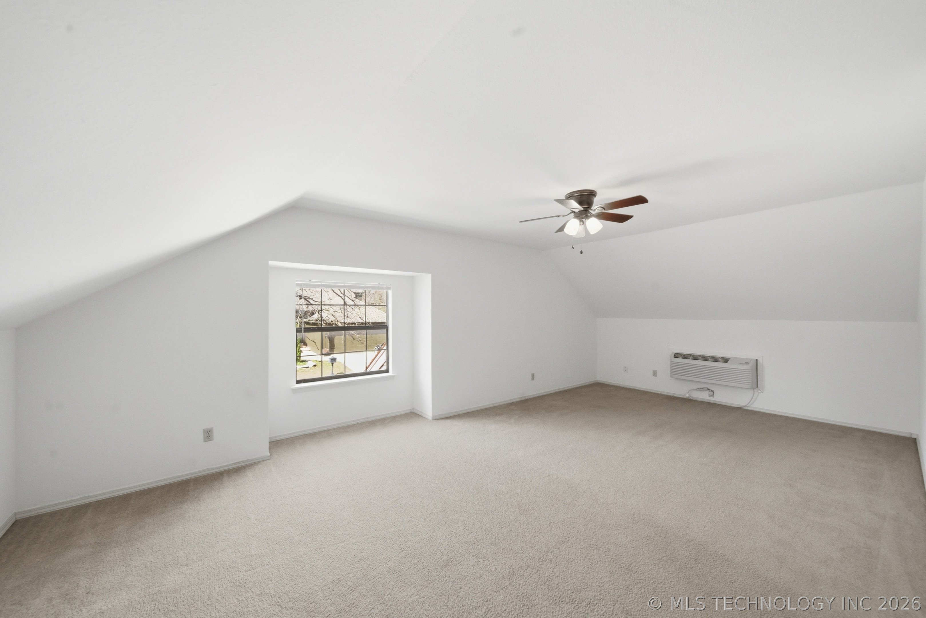 9513 S Lakewood Avenue Property Photo 31