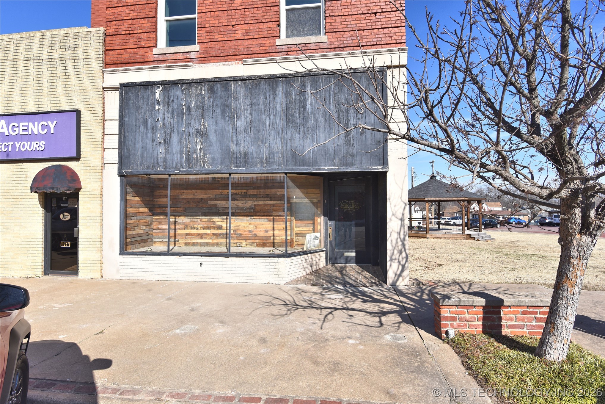 105 W Main Street Property Photo 1