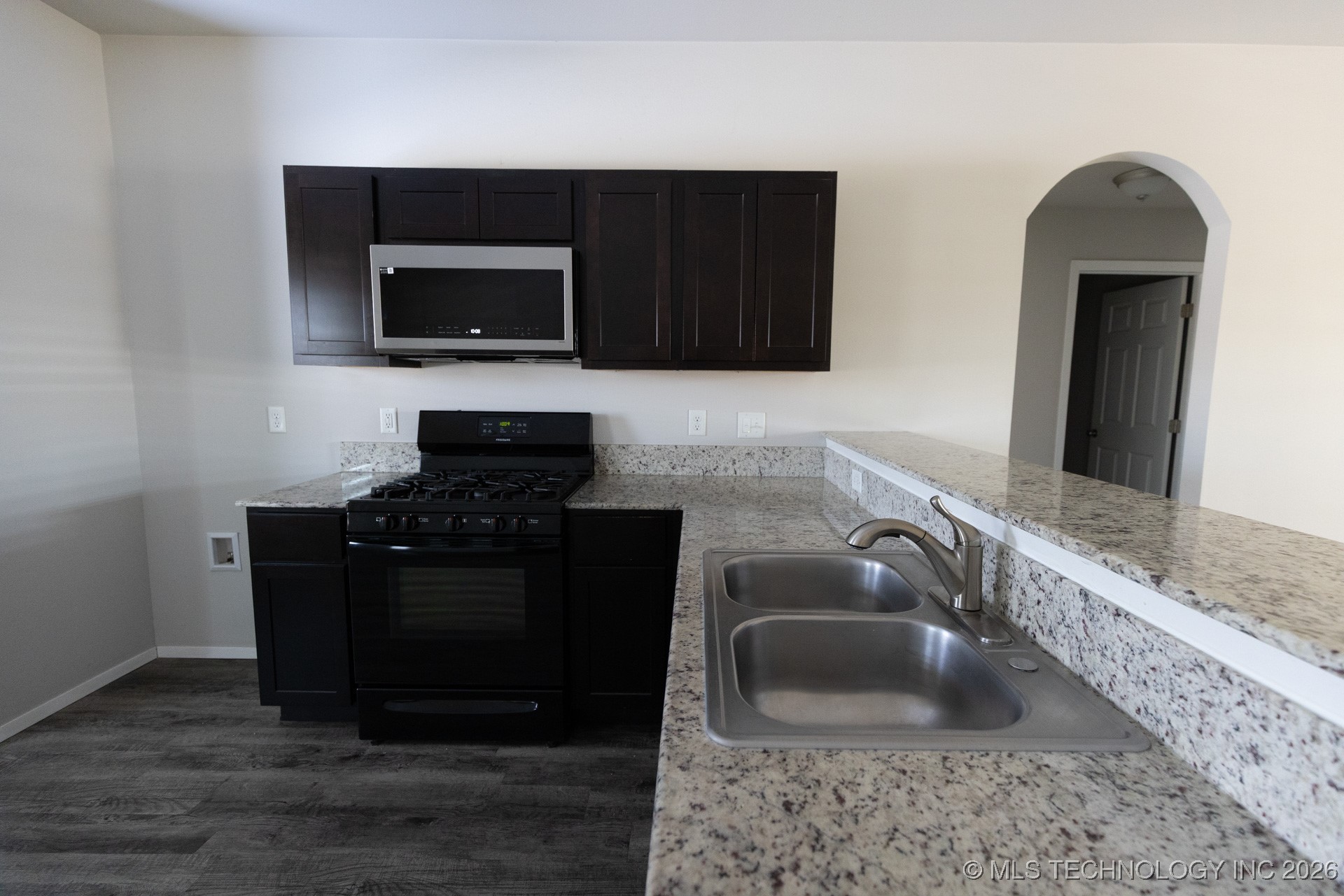 1208 E Richmond Street Property Photo 6