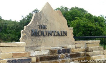 2900 Mountain Drive Property Photo 1