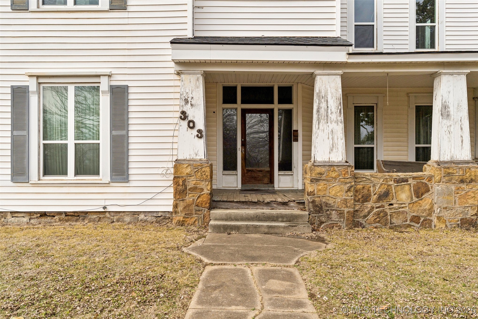 303 N Smith Property Photo 6