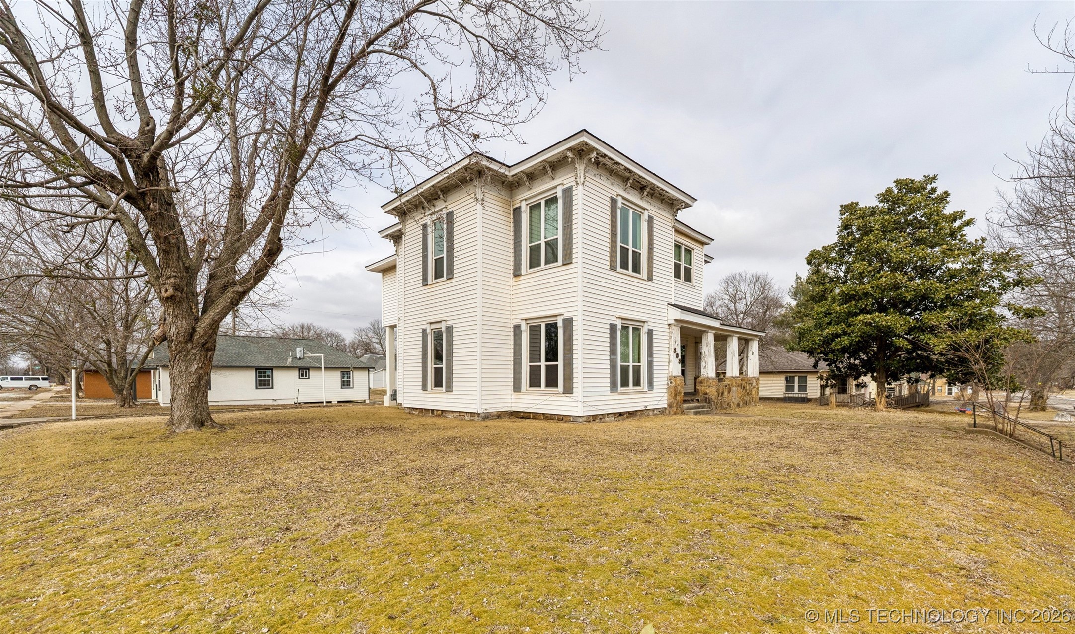 303 N Smith Property Photo 48