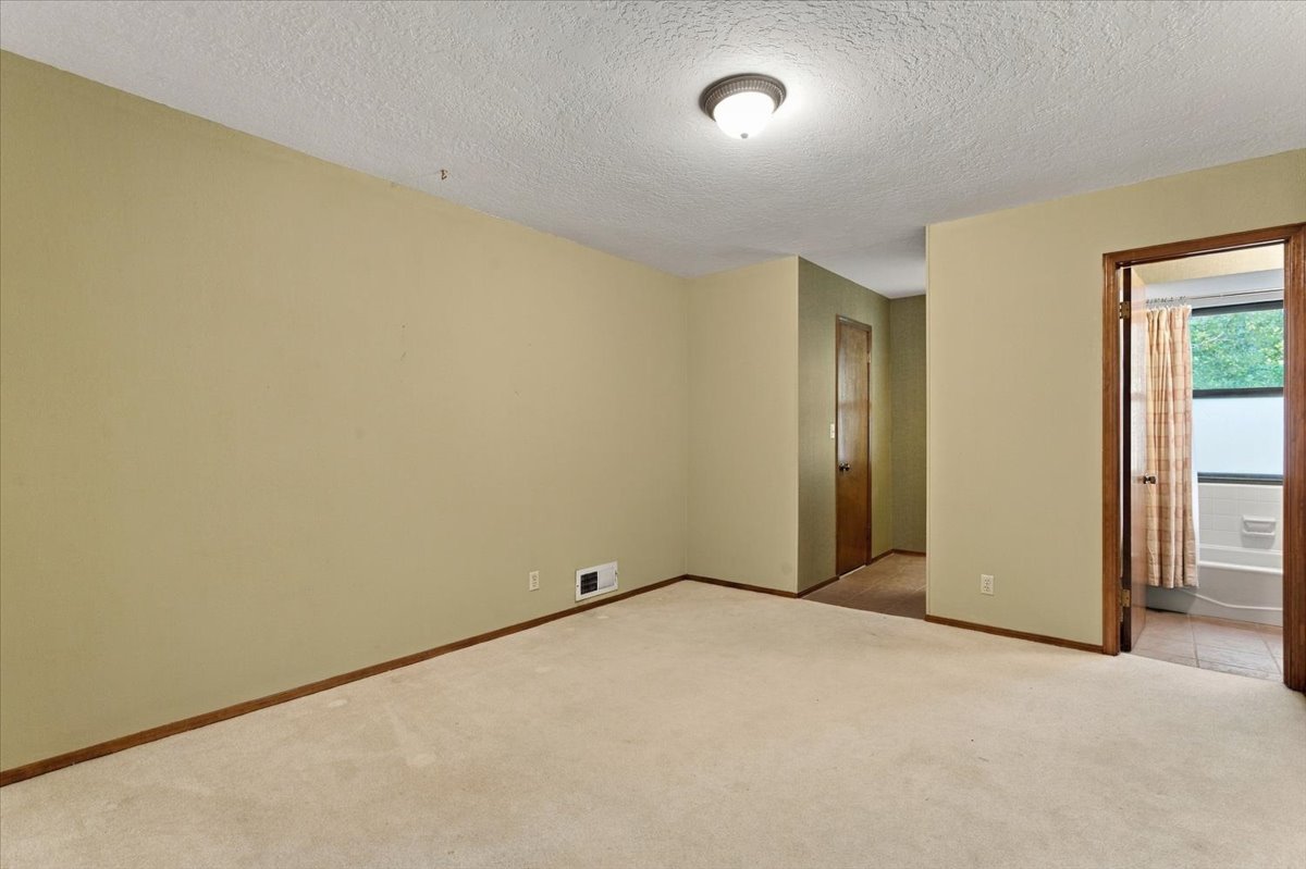 10137 S Marion Avenue Property Photo 43