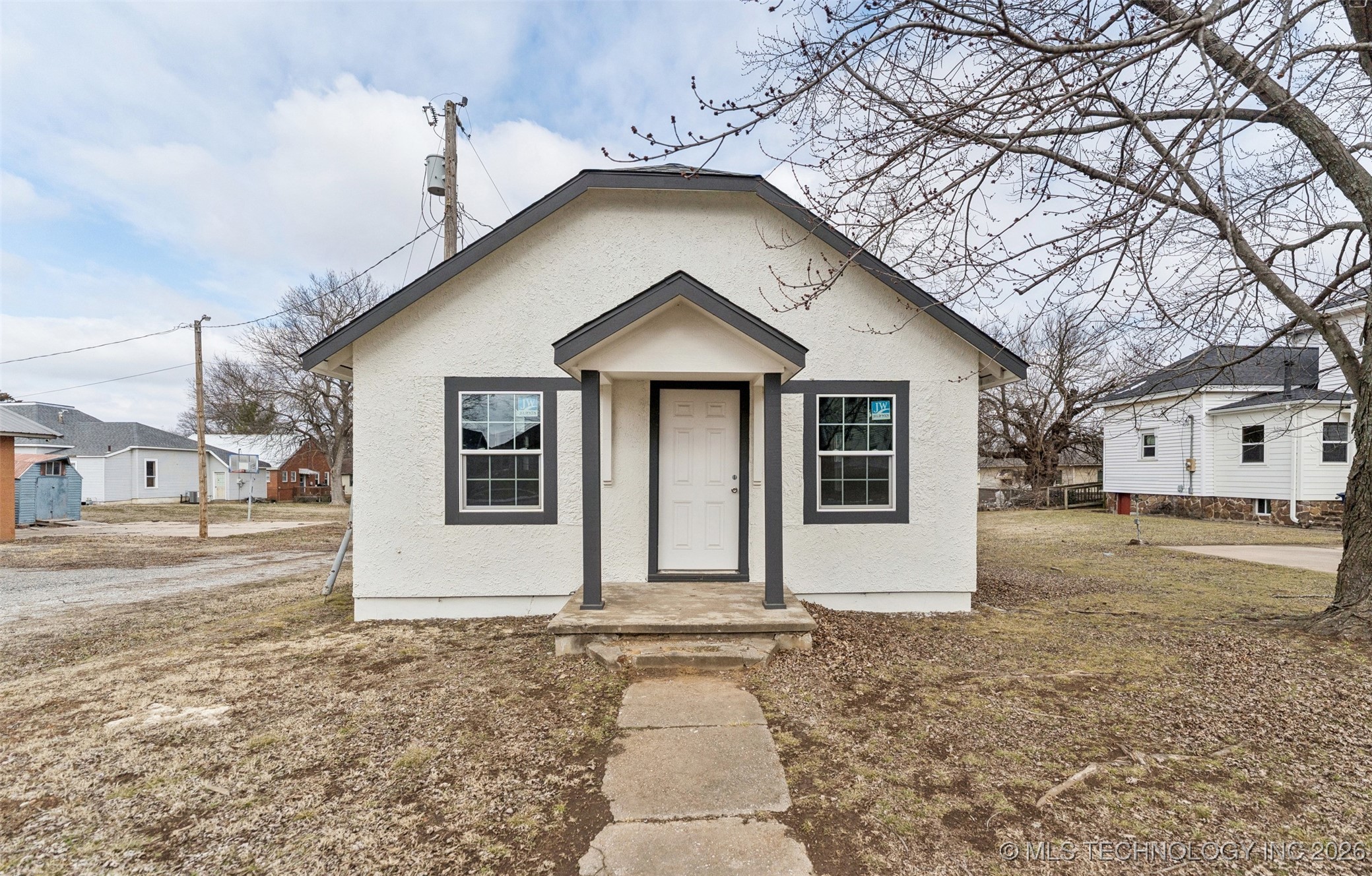404 W Sequoyah Avenue Property Photo 1