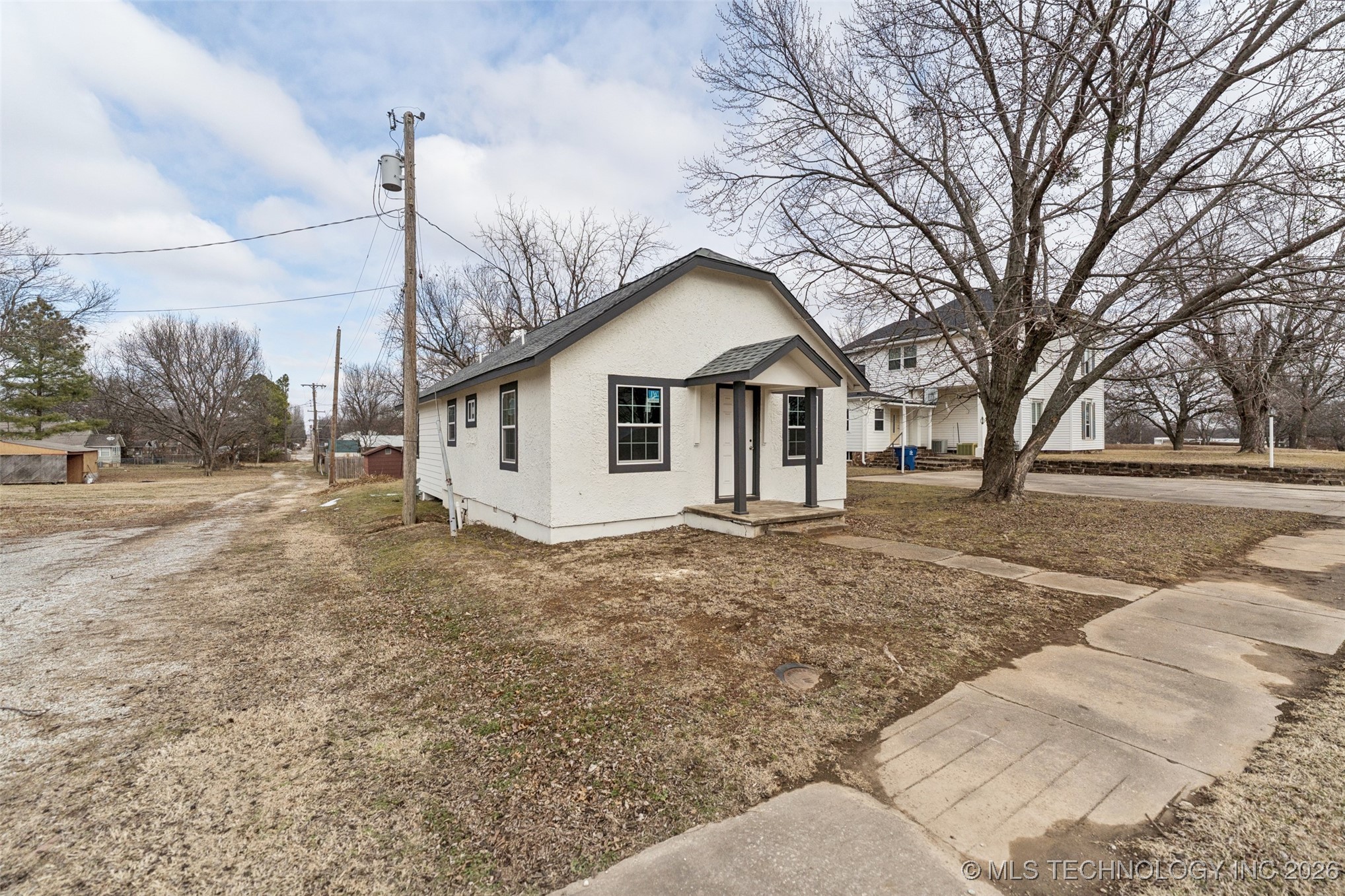 404 W Sequoyah Avenue Property Photo 2