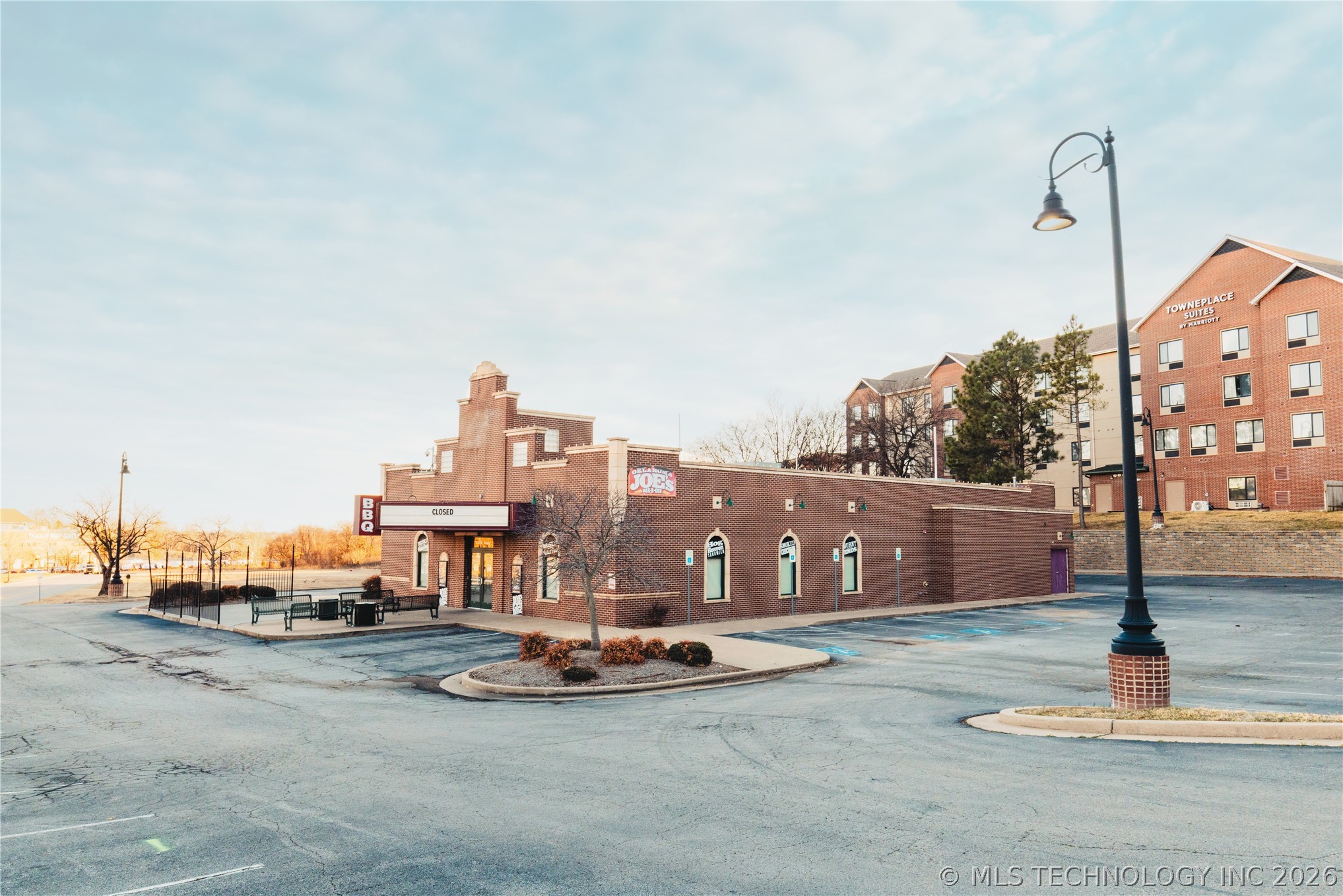 333 W Albany Street Property Photo 4