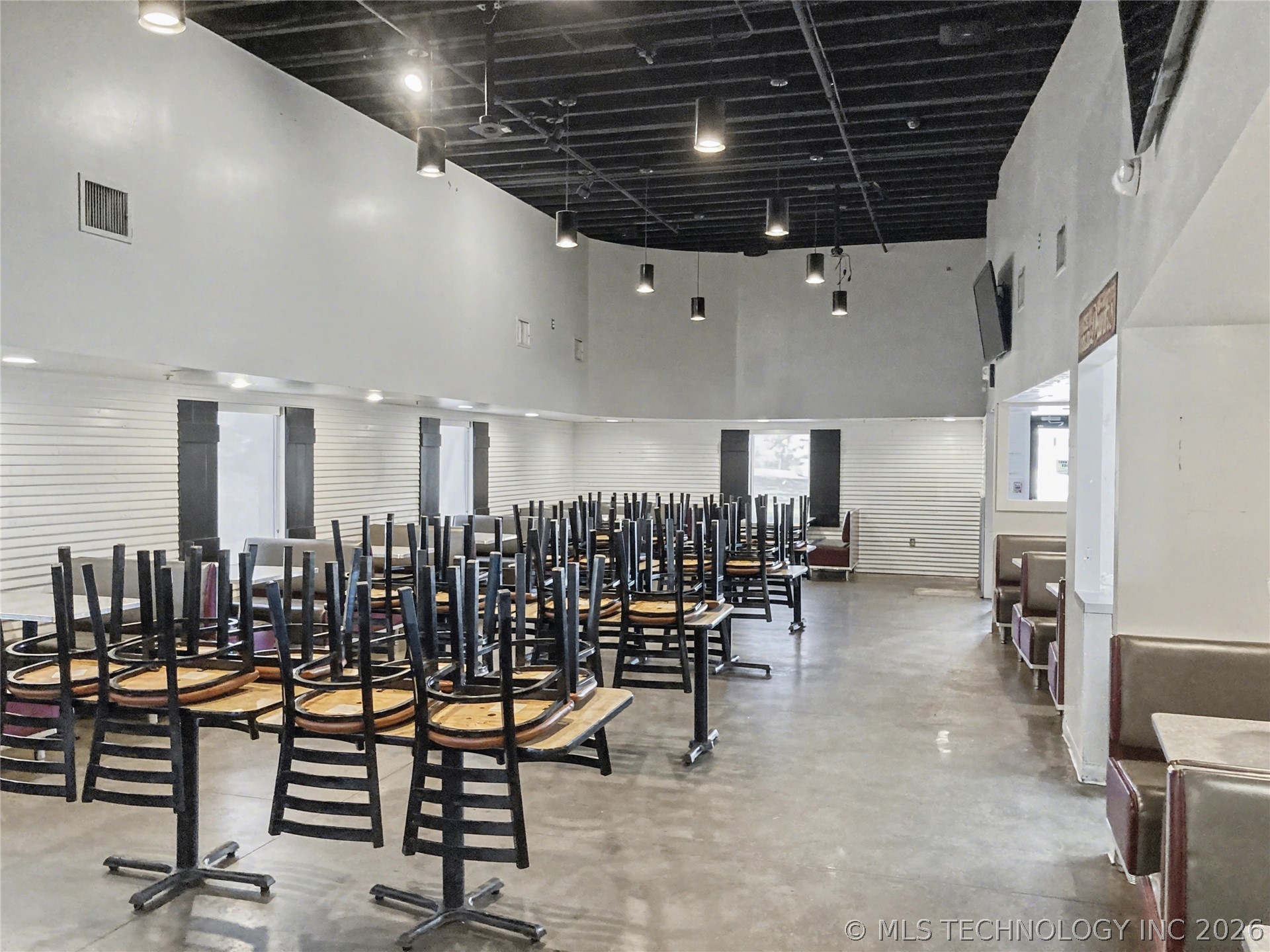 333 W Albany Street Property Photo 31