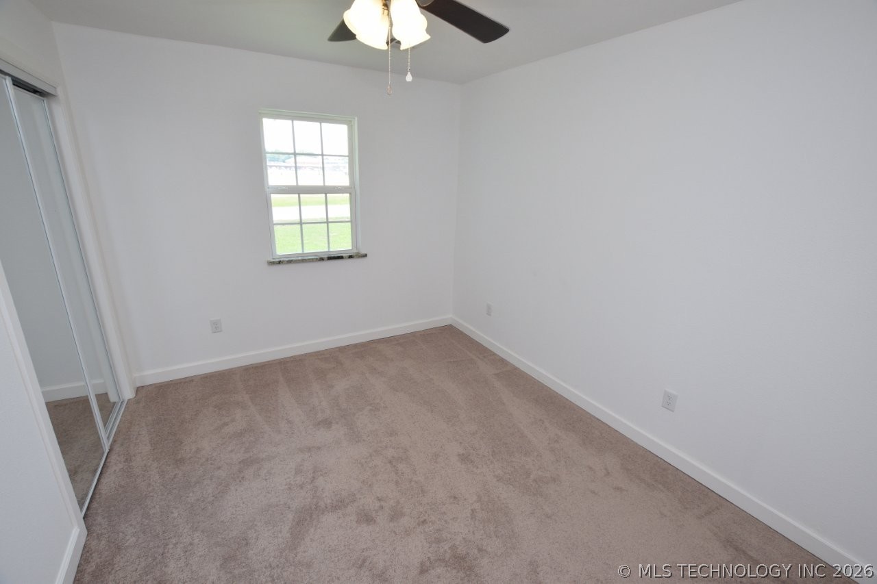 1468 W Division Street Property Photo 4
