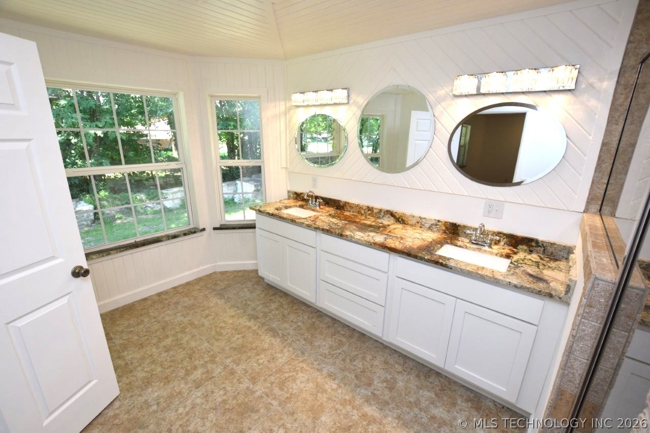 1468 W Division Street Property Photo 7