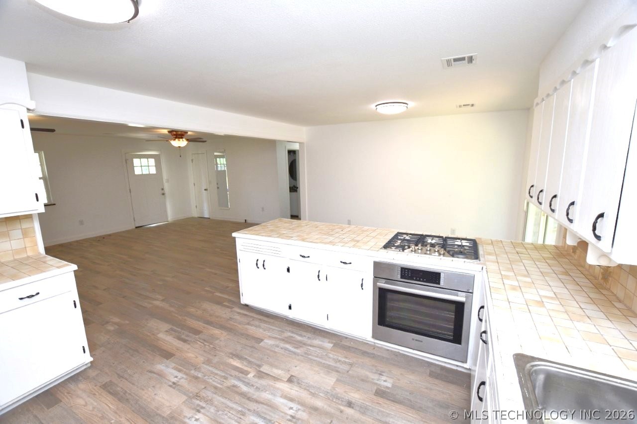 1468 W Division Street Property Photo 16