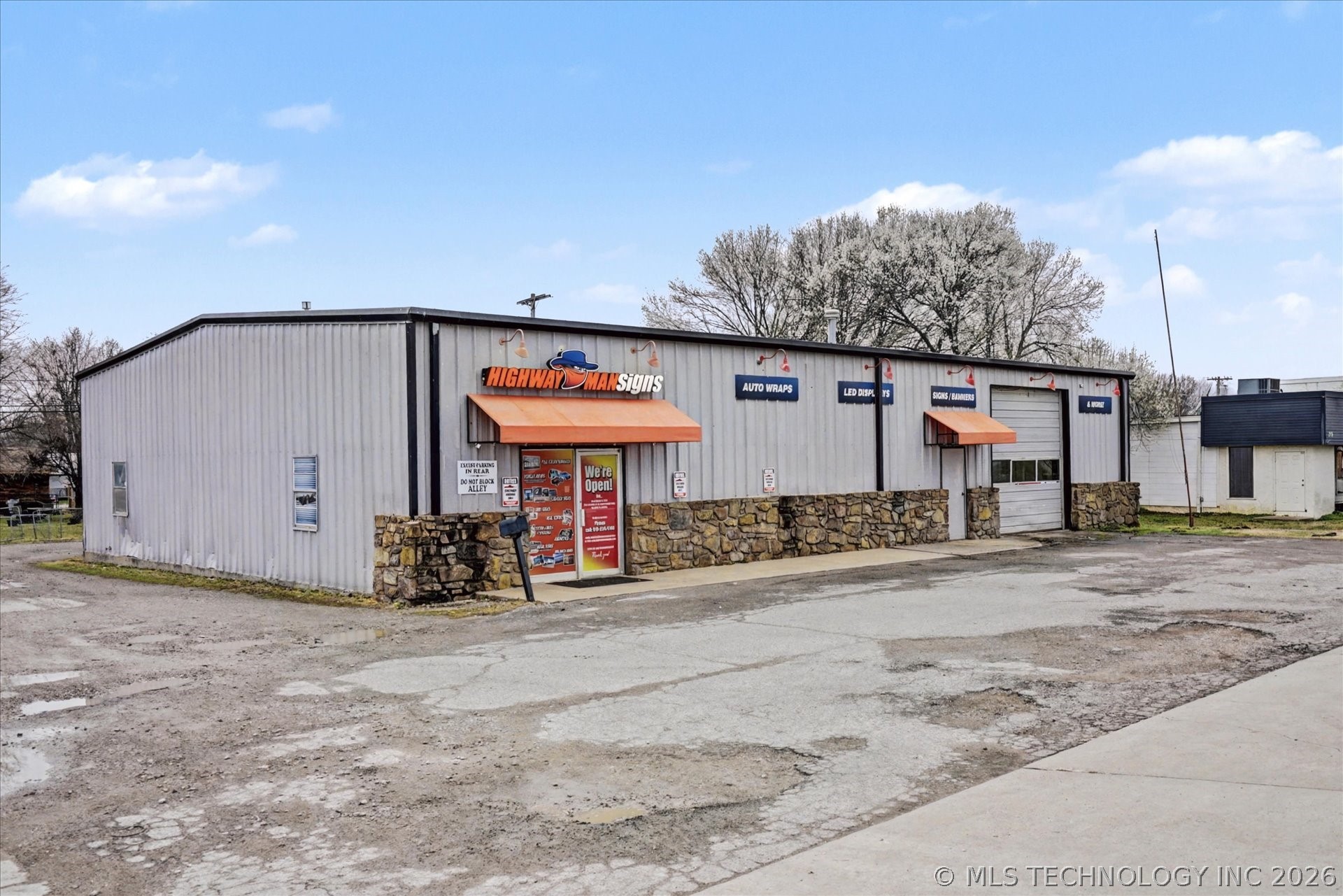 603 W Rogers Boulevard Property Photo 2