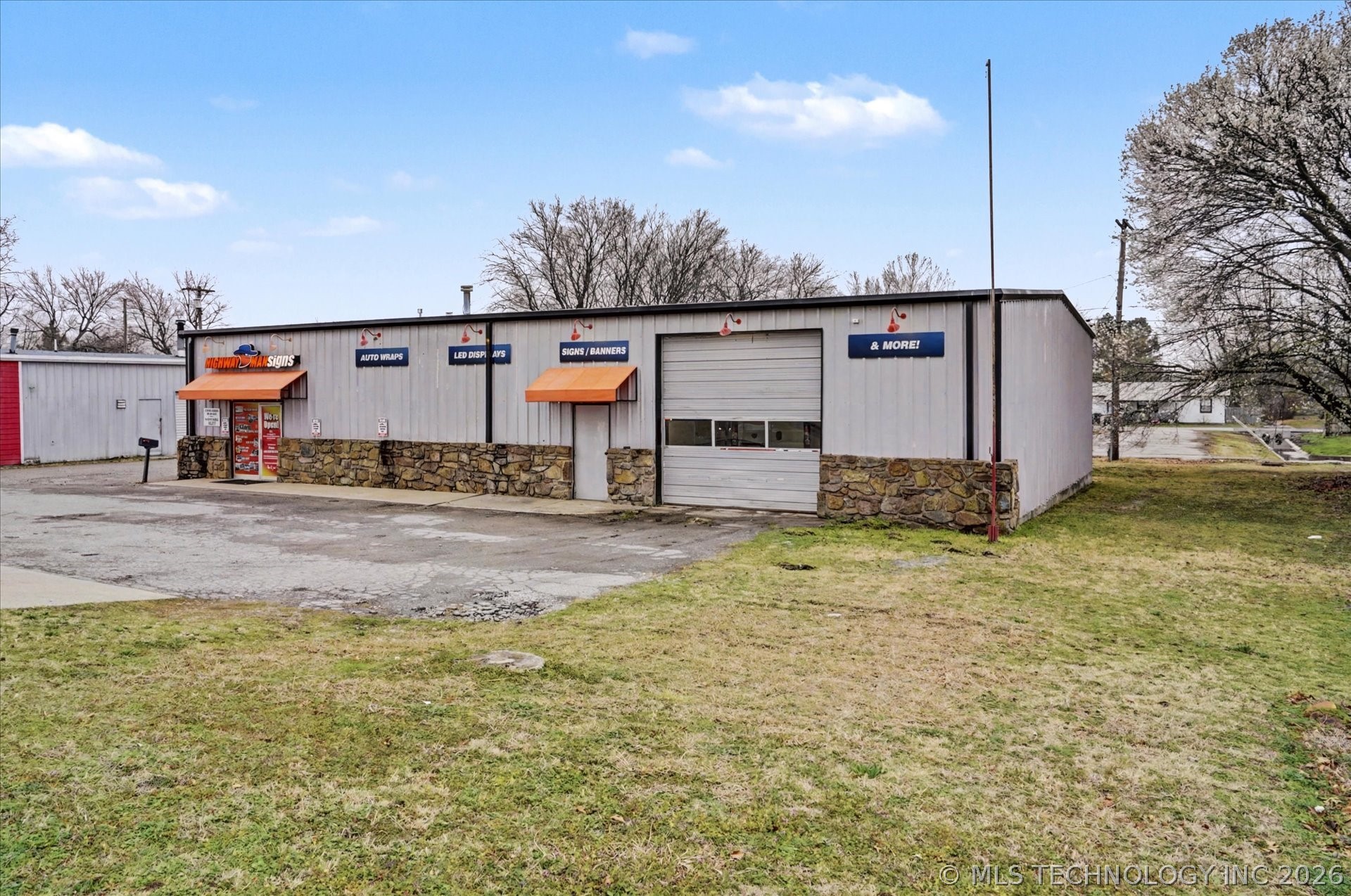603 W Rogers Boulevard Property Photo 3