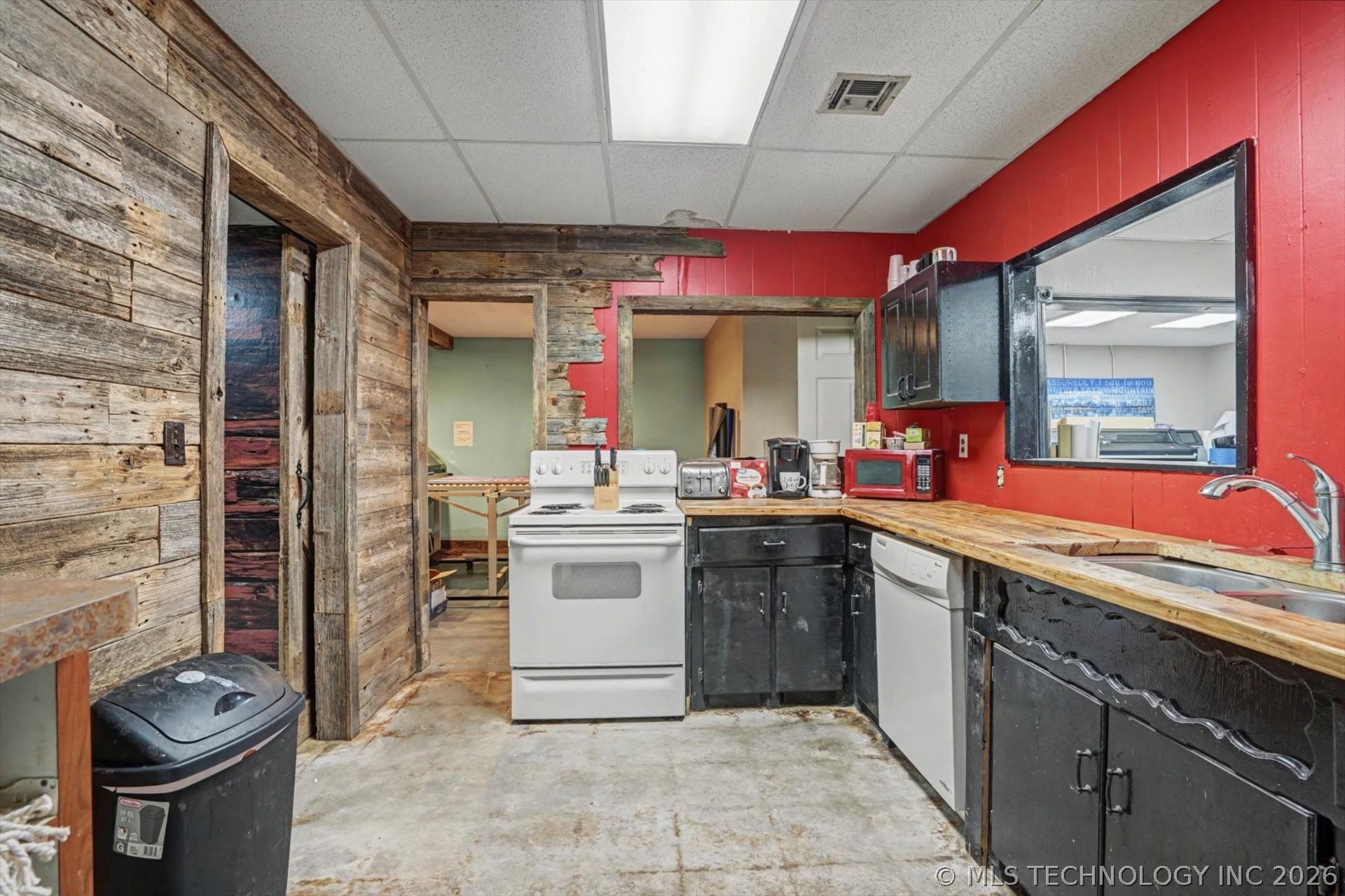 603 W Rogers Boulevard Property Photo 20