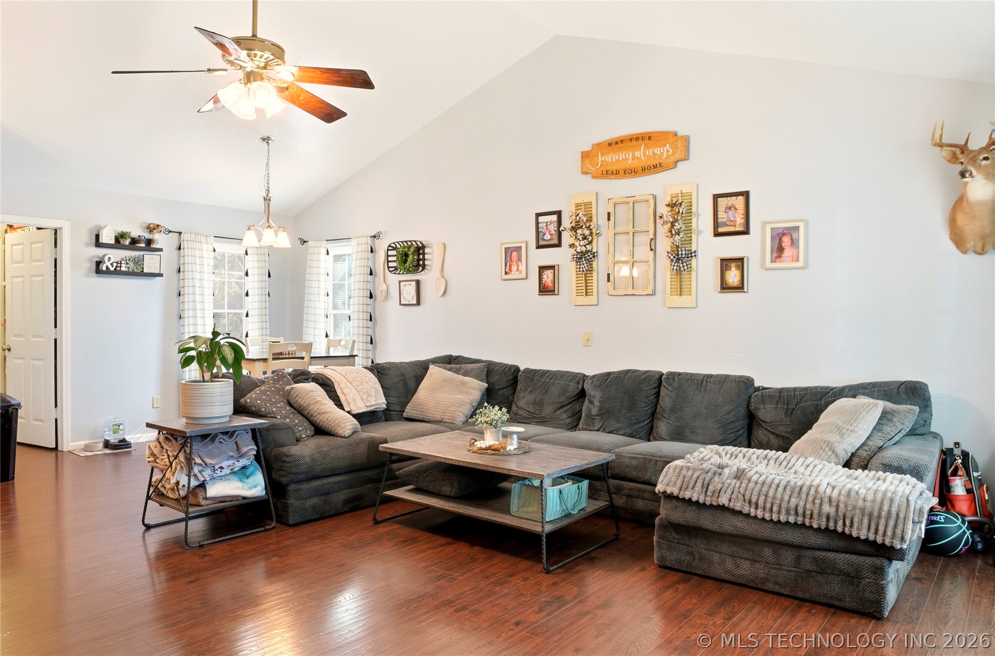 1627 S Locust Avenue Property Photo 4