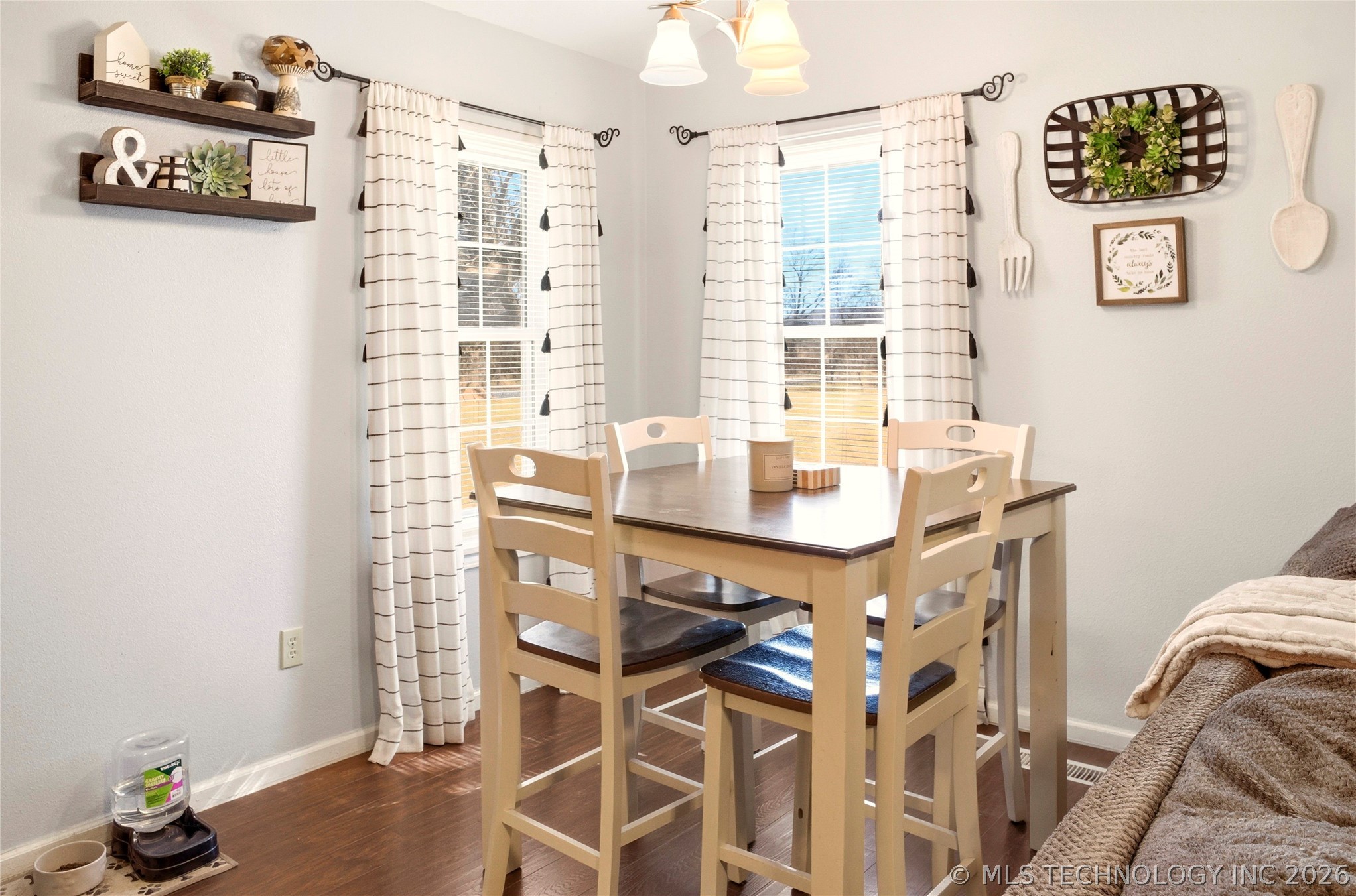 1627 S Locust Avenue Property Photo 7