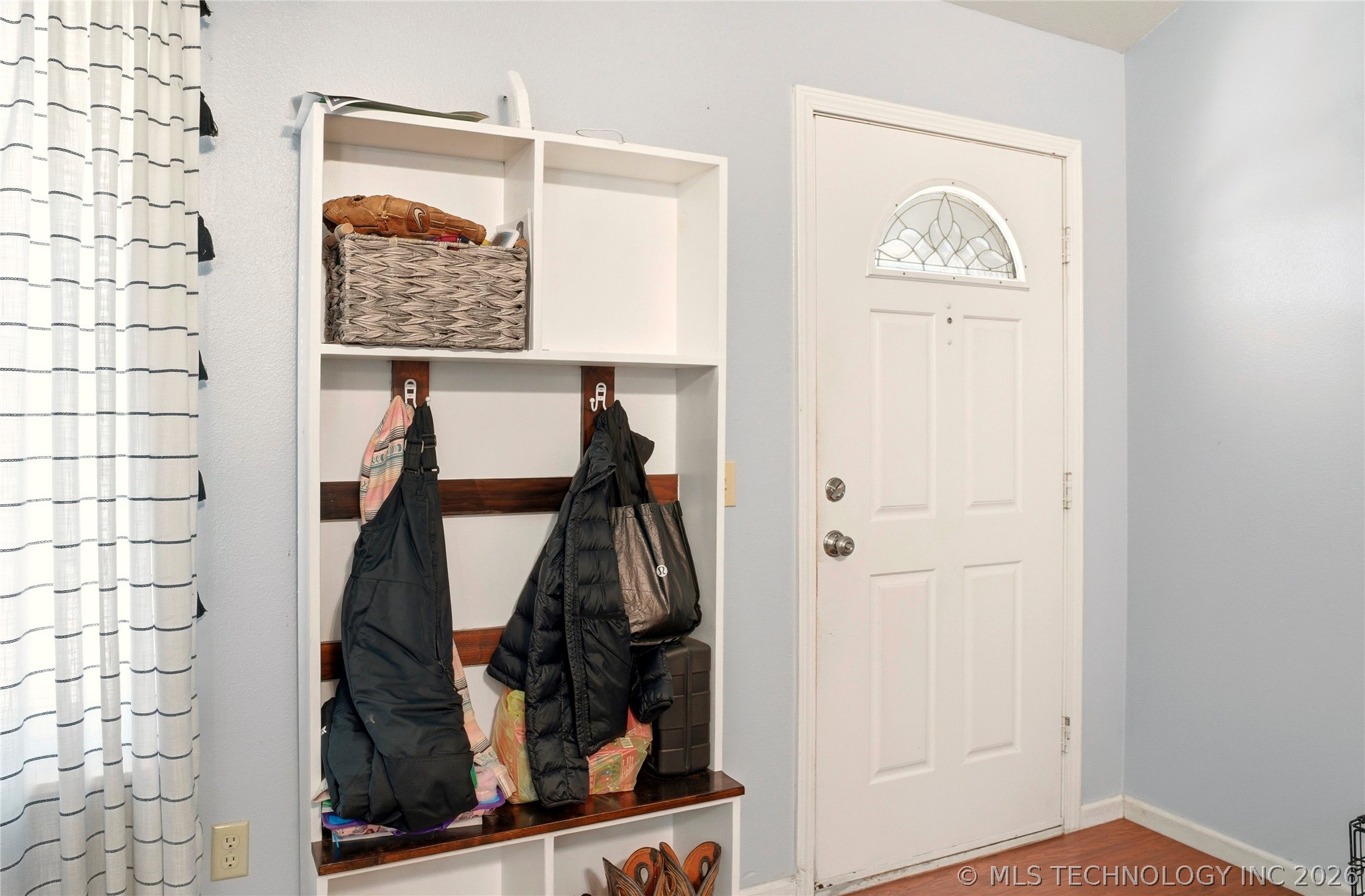 1627 S Locust Avenue Property Photo 8