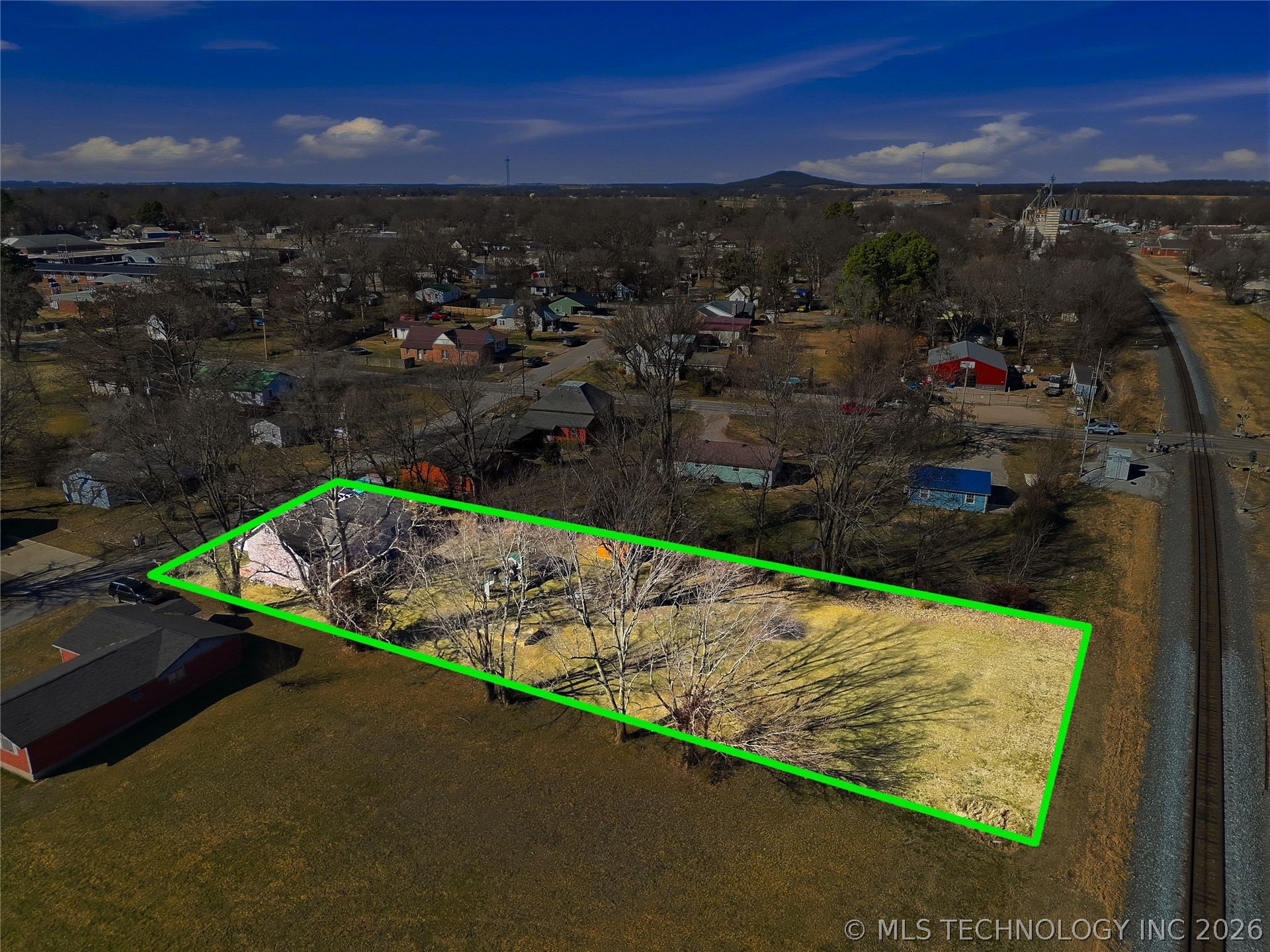 1627 S Locust Avenue Property Photo 32