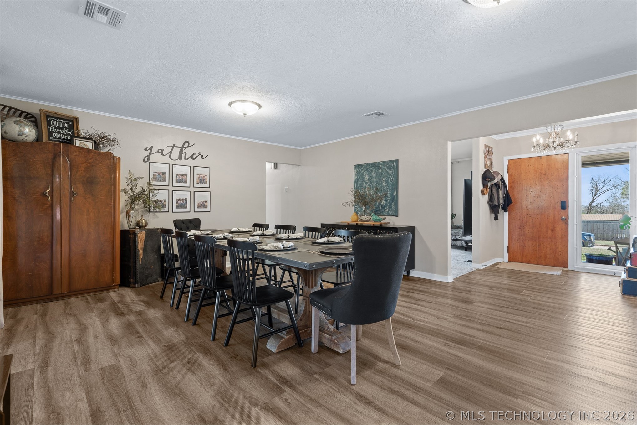 1506 Crescent Drive Property Photo 8