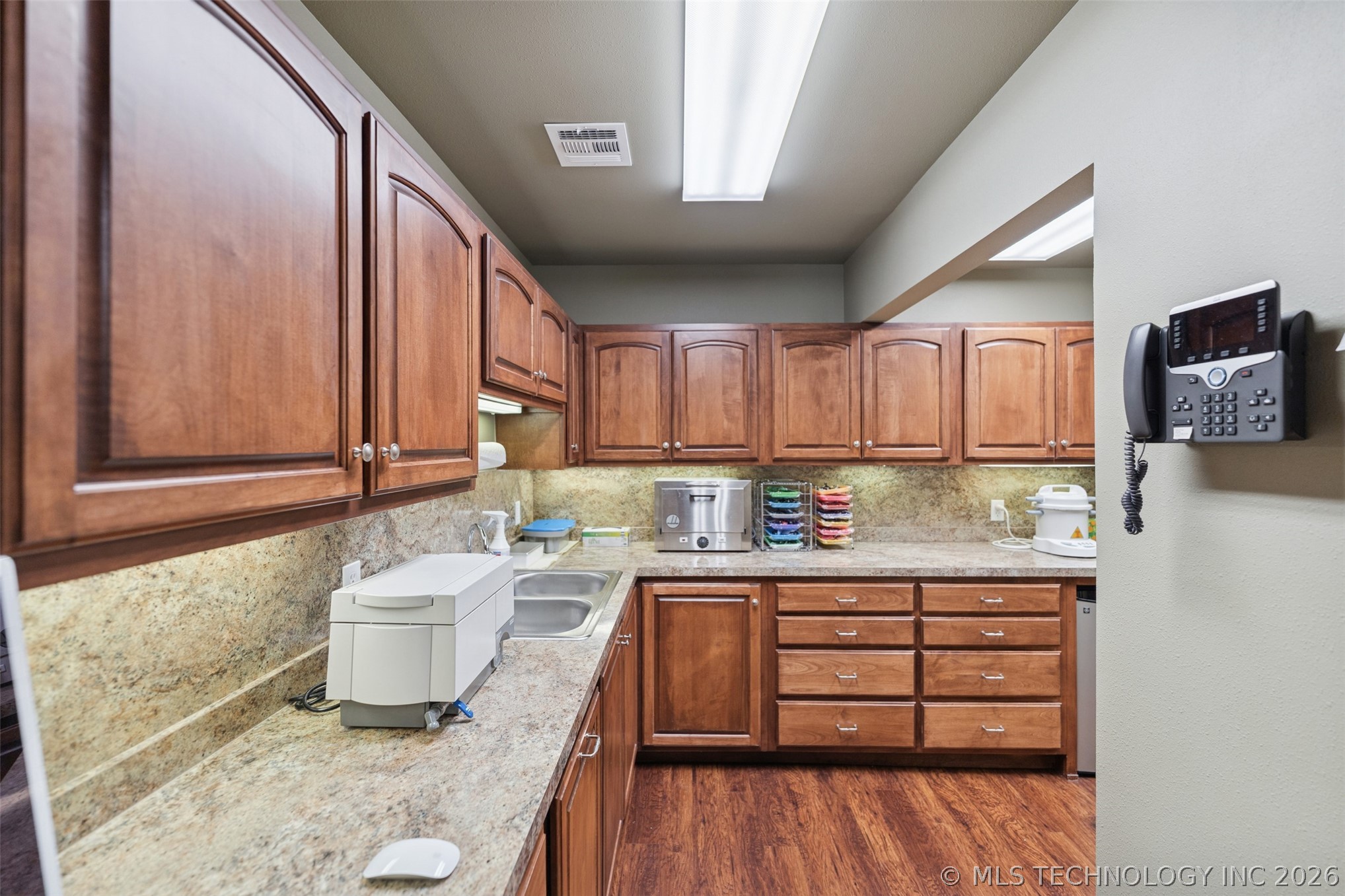 1100 W Blue Starr Drive Property Photo 12
