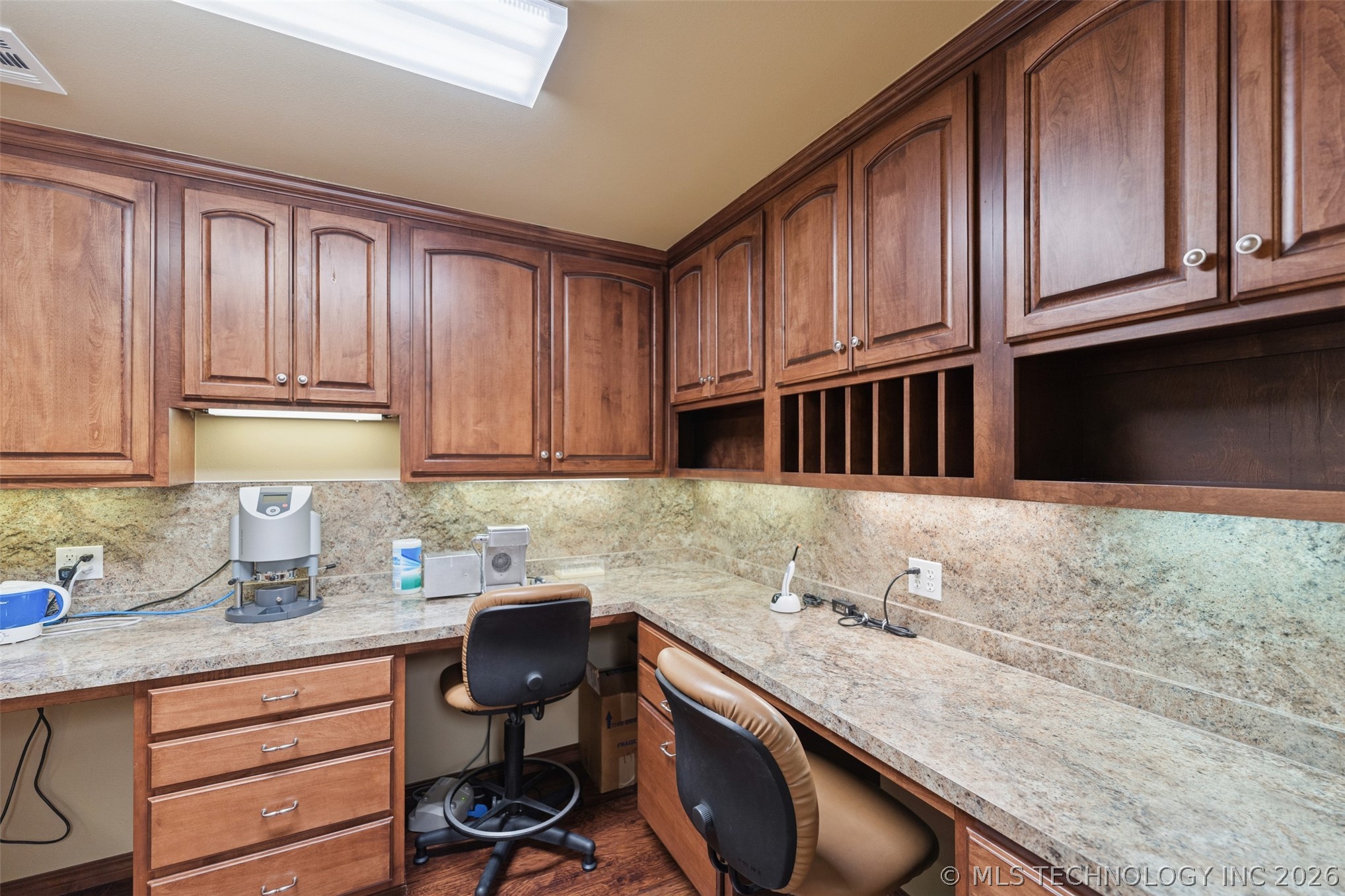 1100 W Blue Starr Drive Property Photo 14