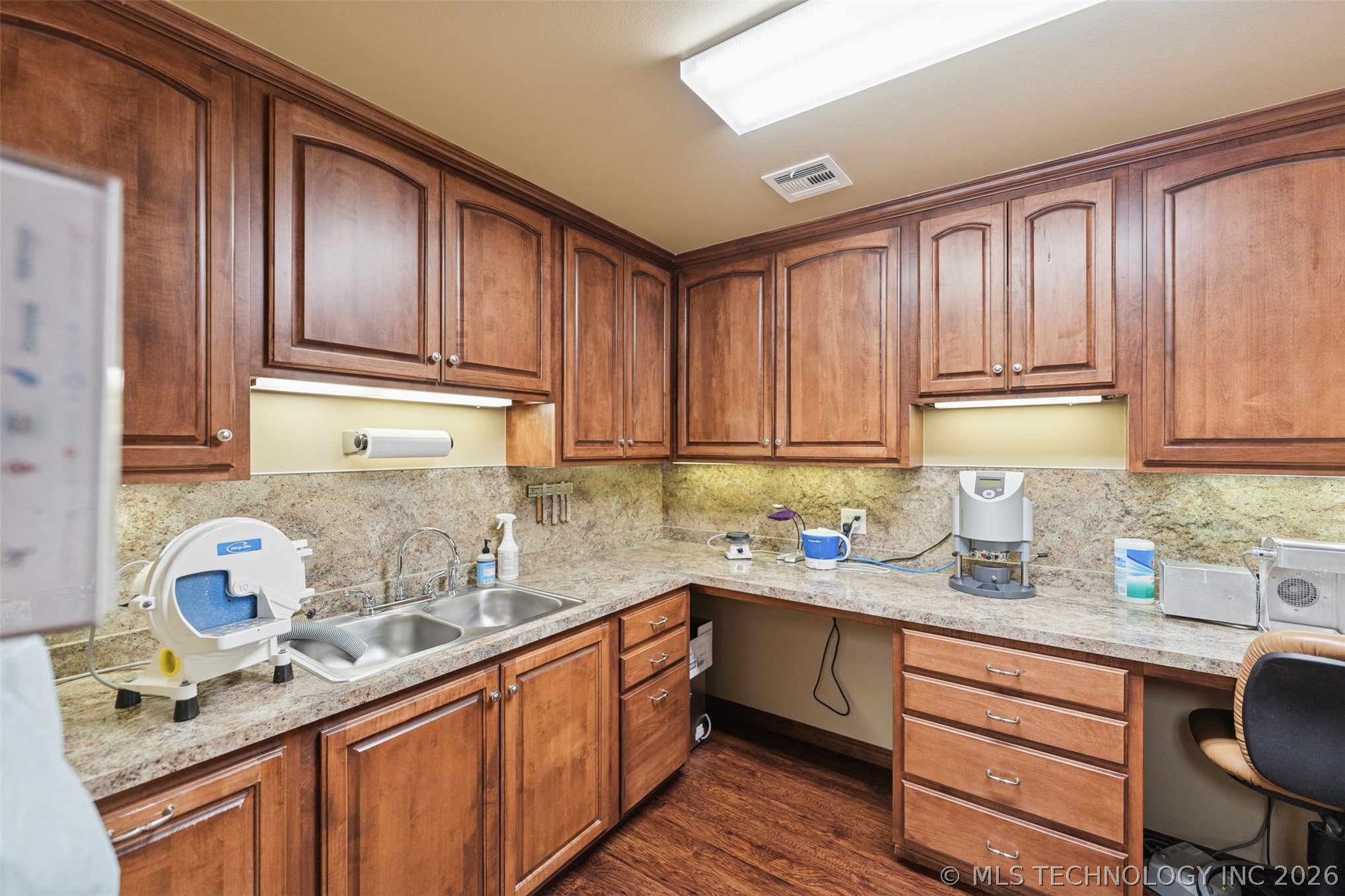 1100 W Blue Starr Drive Property Photo 16