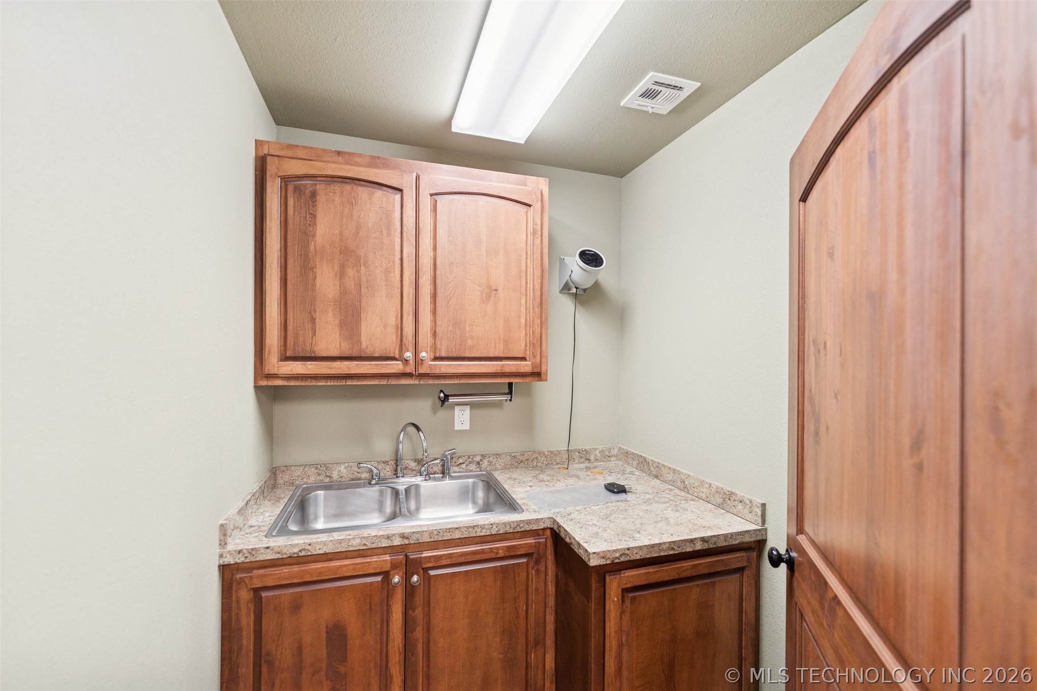 1100 W Blue Starr Drive Property Photo 34