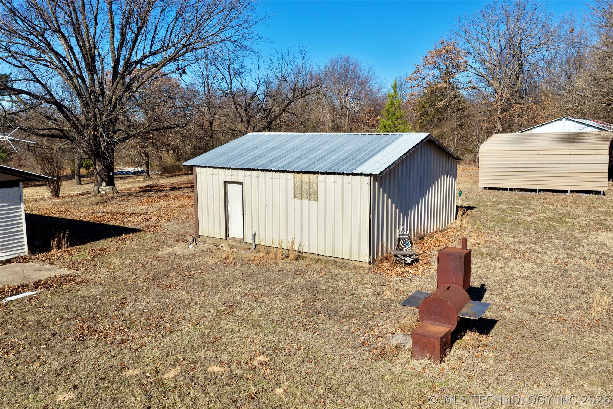 417188 E 1135 Road Property Photo 4