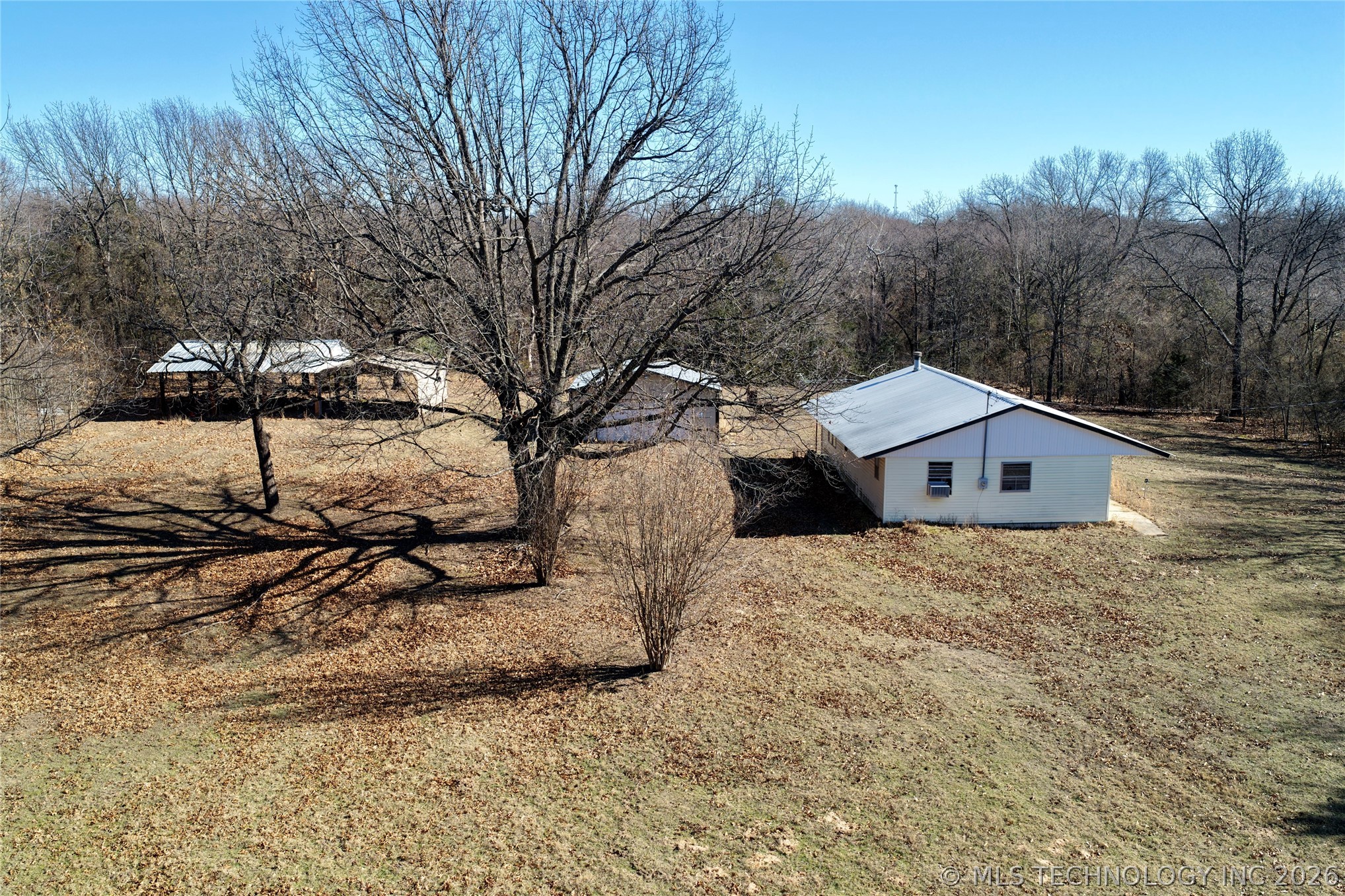 417188 E 1135 Road Property Photo 6