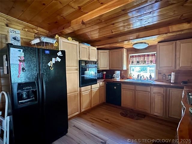 444561 Robin Drive Property Photo 4