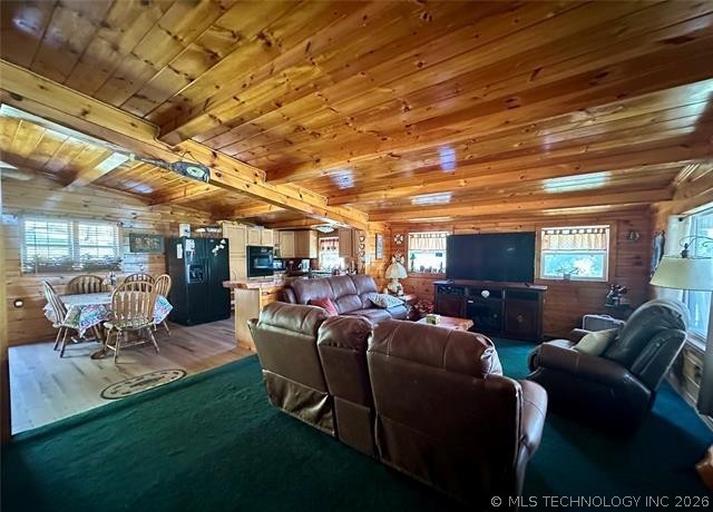 444561 Robin Drive Property Photo 6