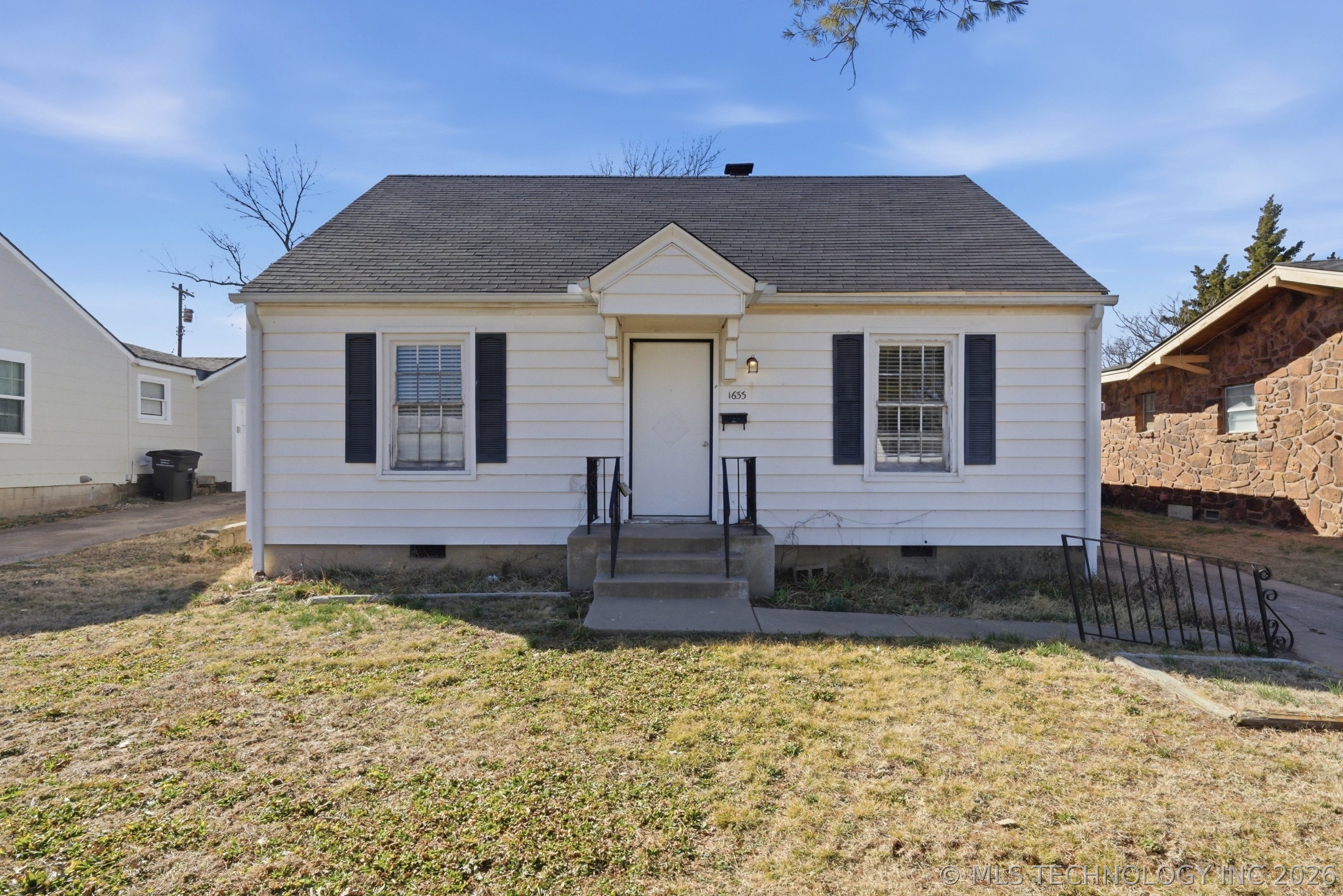 1633 S Maple Avenue Property Photo 1
