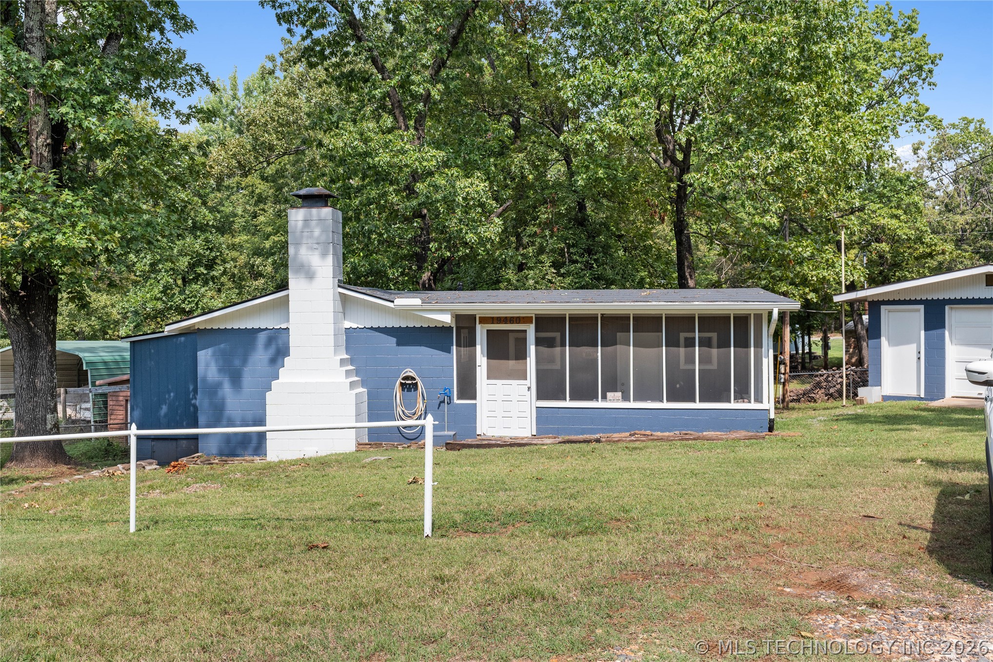 19460 W 925 Property Photo 3