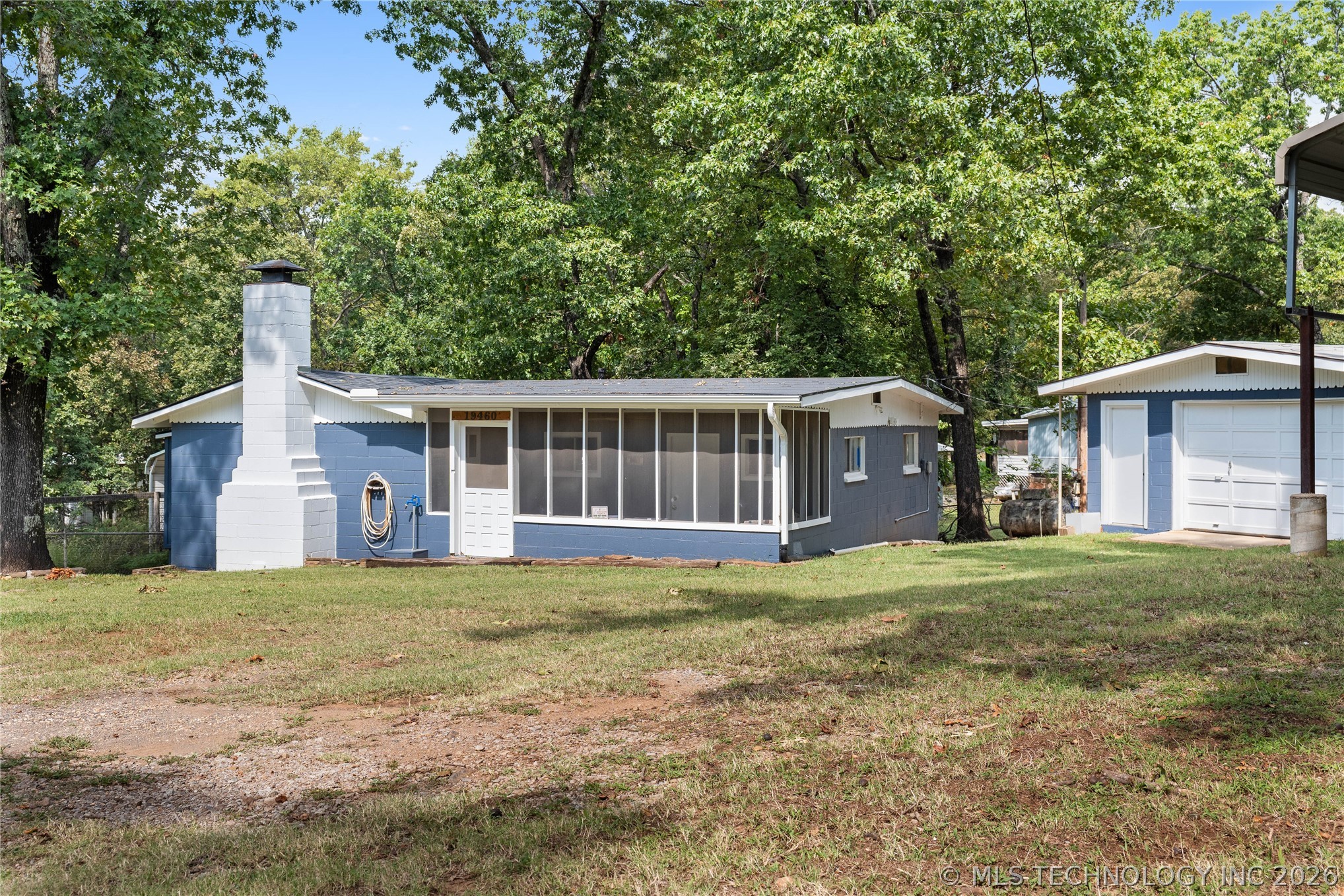 19460 W 925 Property Photo 4