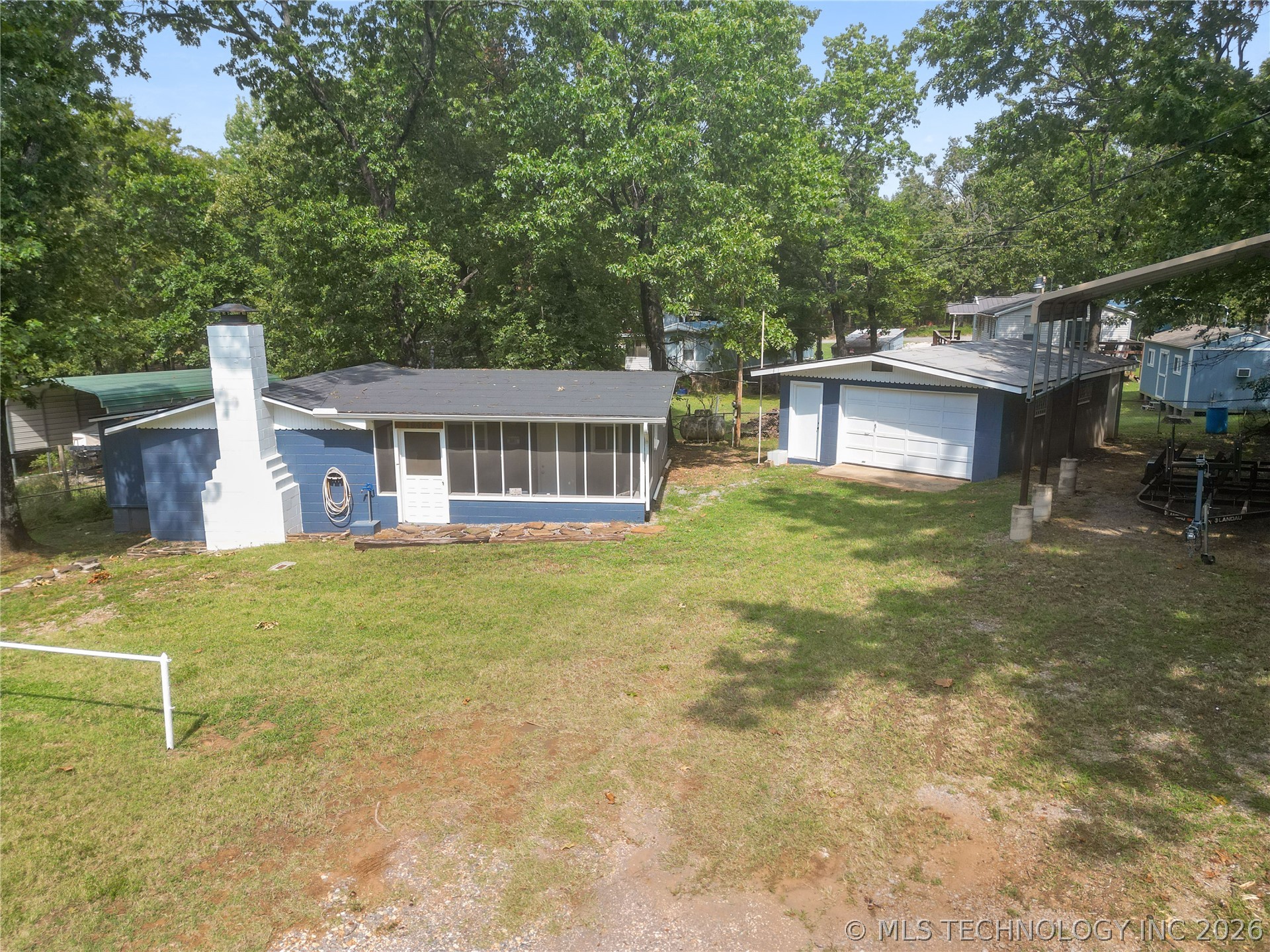 19460 W 925 Property Photo 9