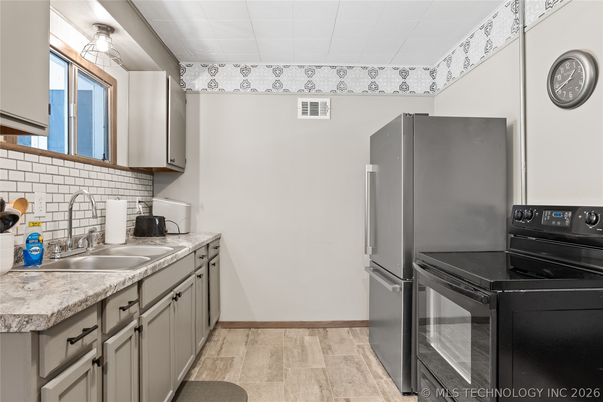 19460 W 925 Property Photo 13