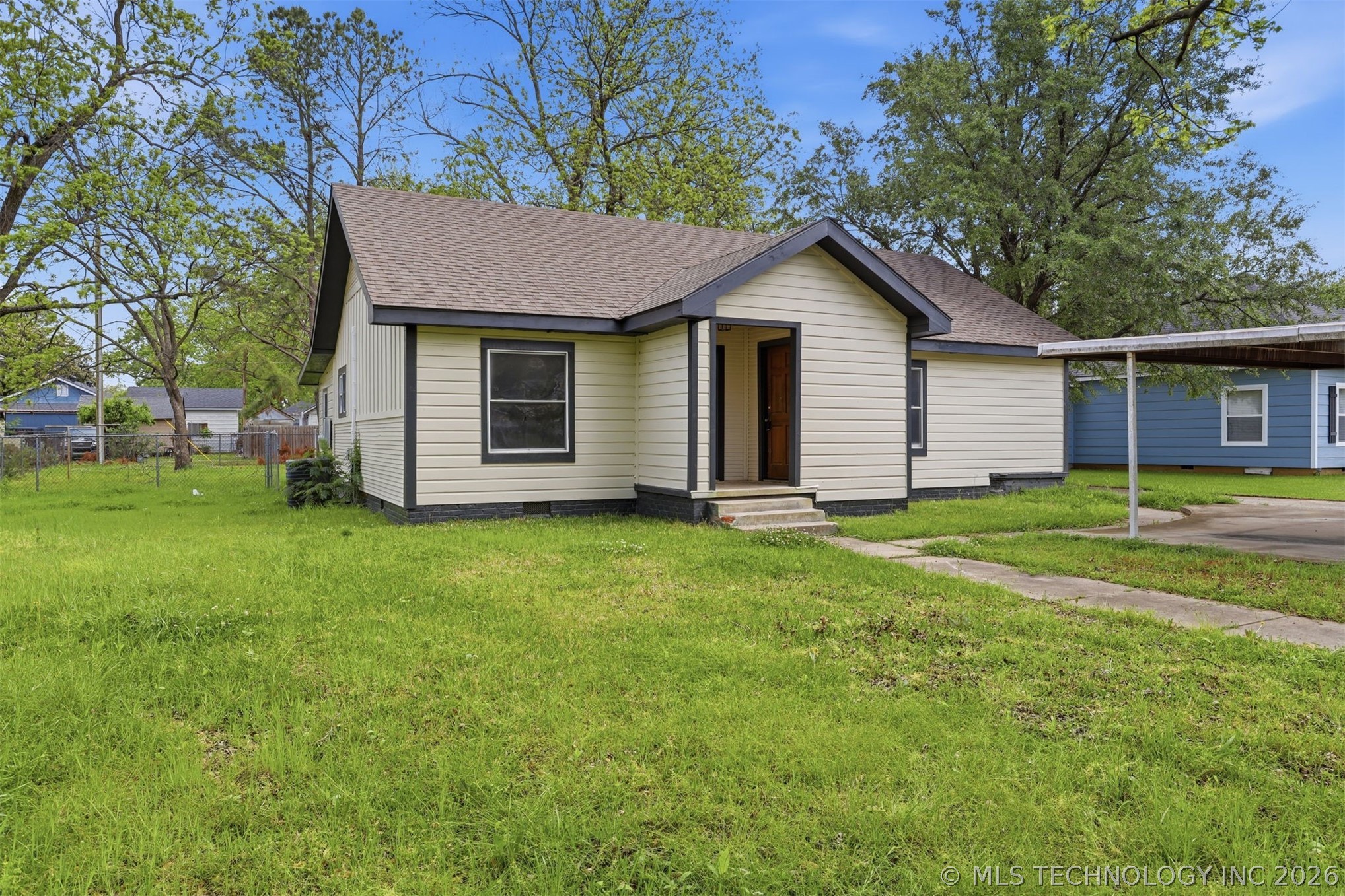 1008 W Burney Street Property Photo 1