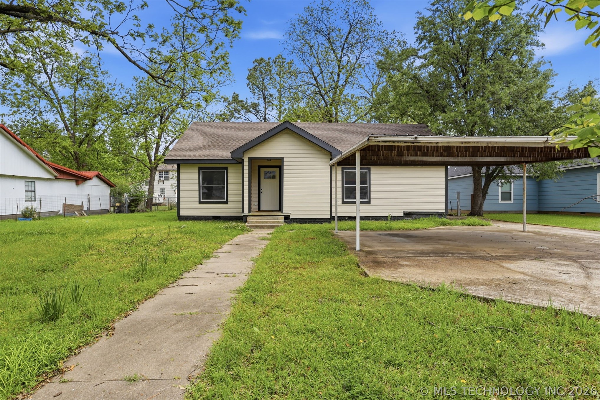 1008 W Burney Street Property Photo 2