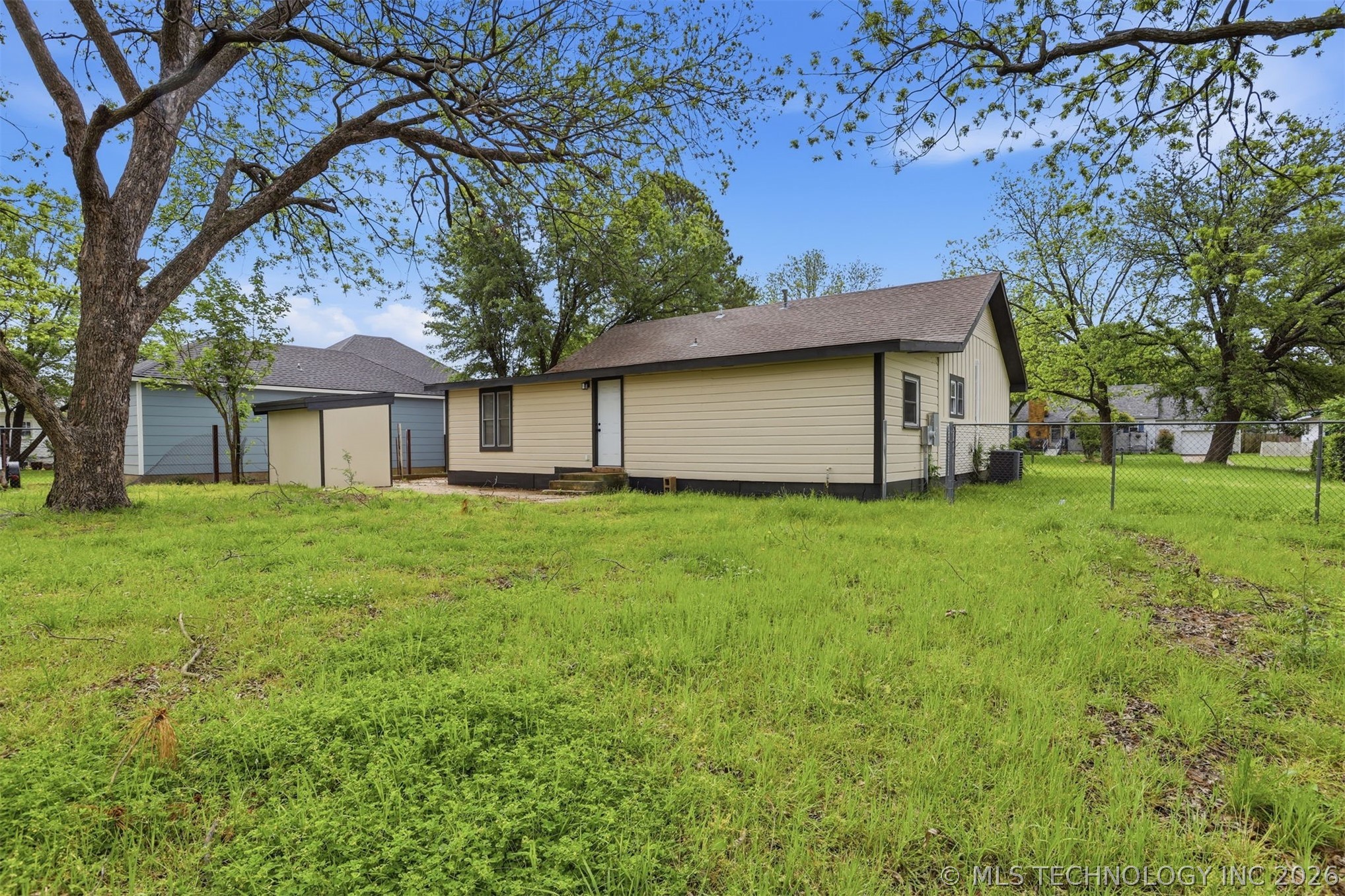 1008 W Burney Street Property Photo 3